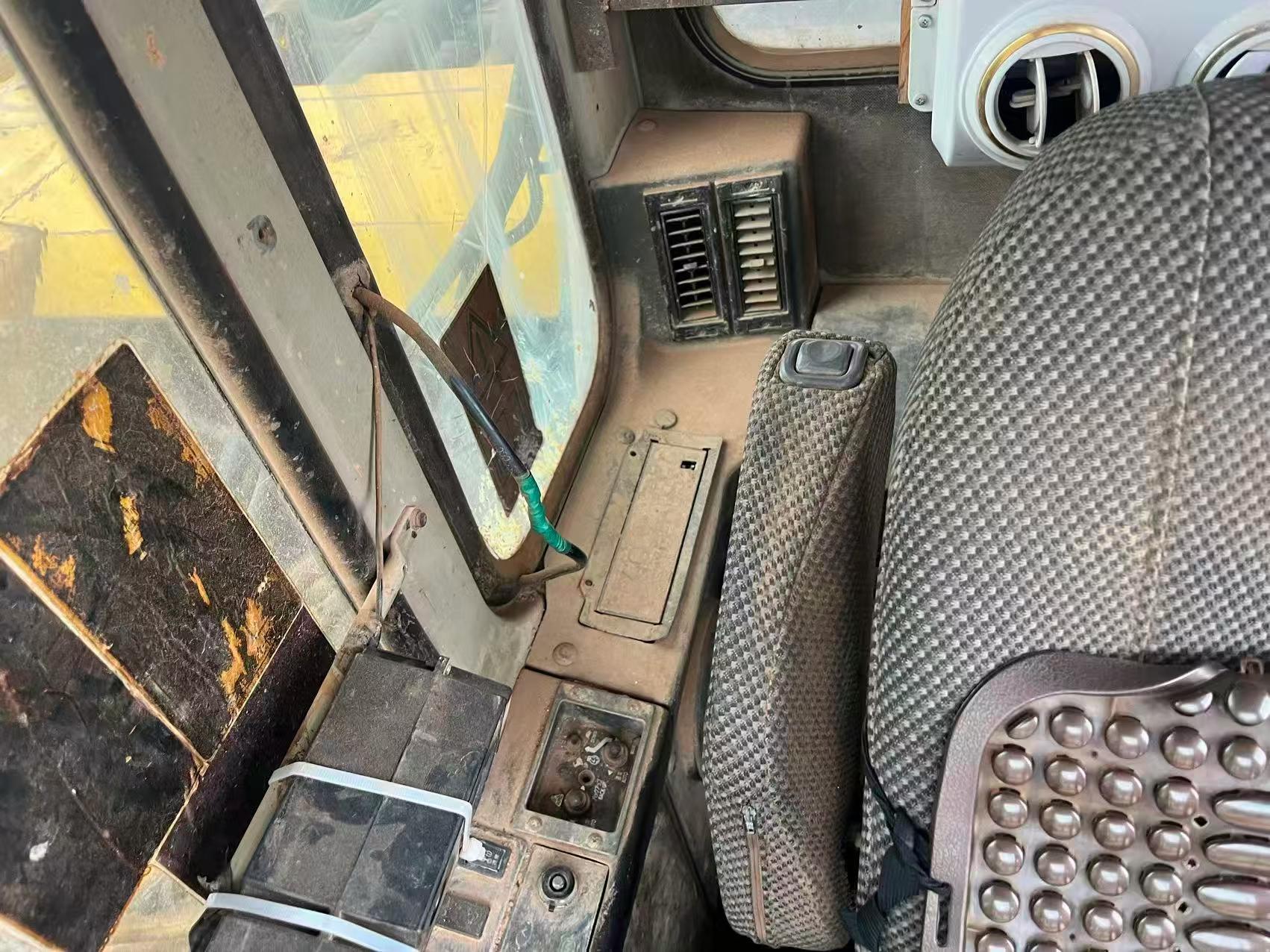 Buy Kato HD512-6 Used Excavator / 4 Buy Kato HD512-6 Used Excavator / 4