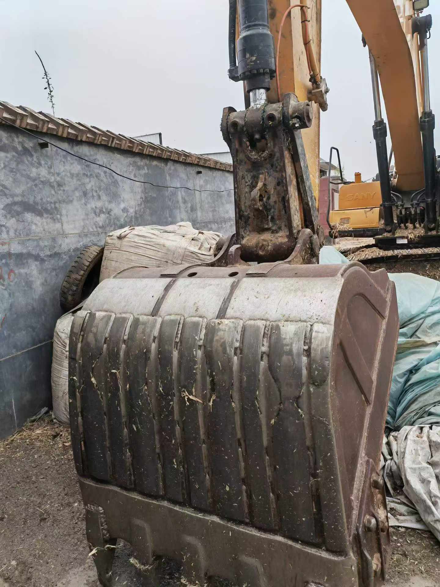 Buy Sany SY215C Used Excavator / 4 Buy Sany SY215C Used Excavator / 4