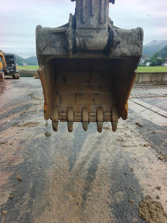 Buy Hyundai R215VS Used Excavator / 1