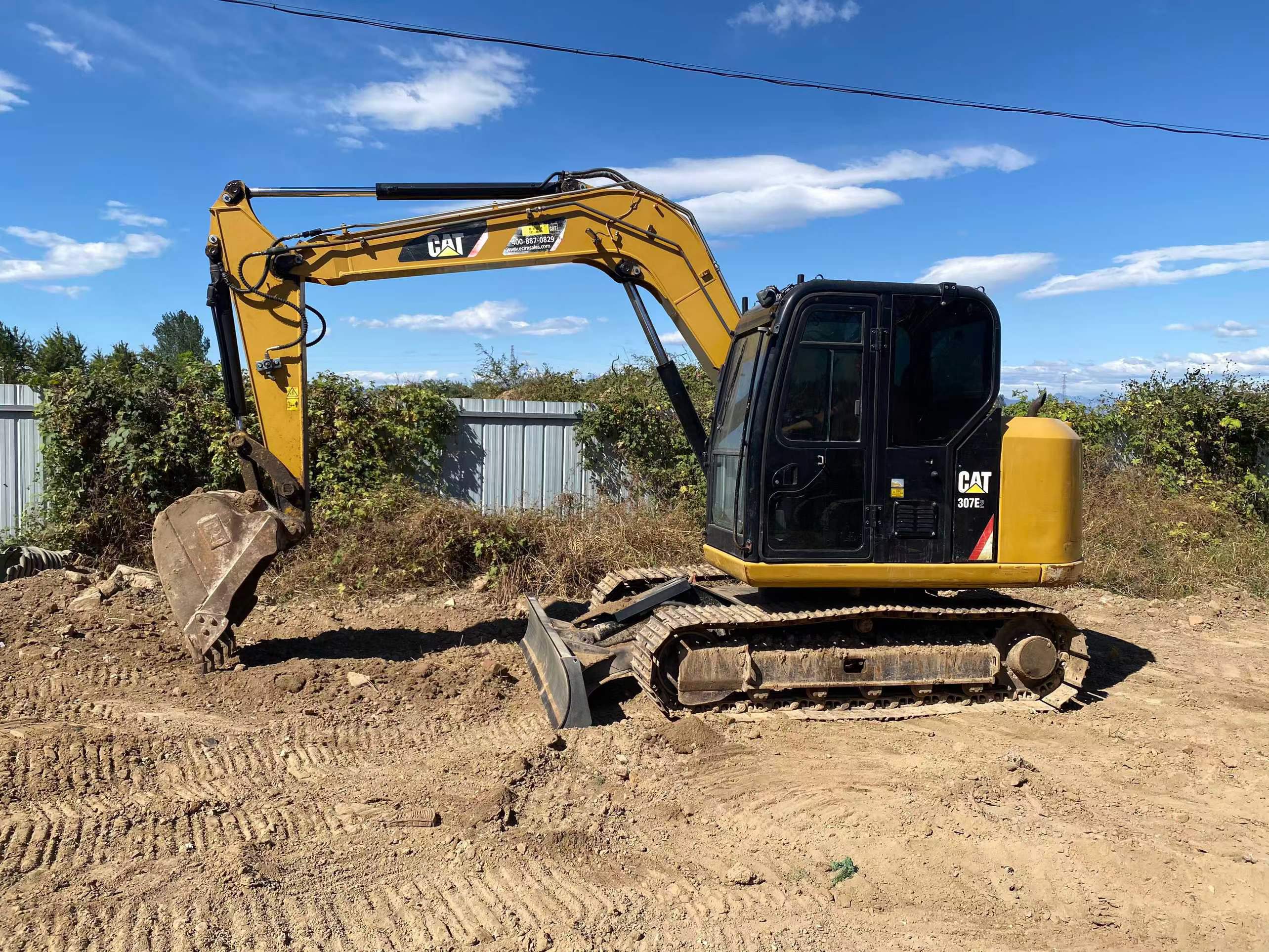 شراء حفارة Caterpillar 307B مستعملة / 5