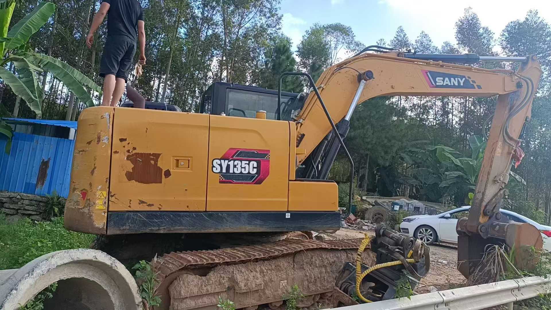 Buy Sany SY135 Used Excavator / 4 Buy Sany SY135 Used Excavator / 4