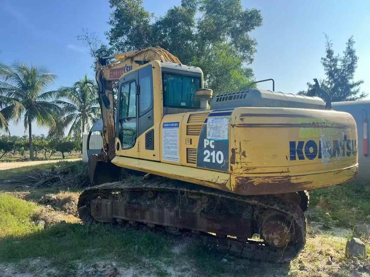 Buy Komatsu PC210-8 Used Excavator / 1