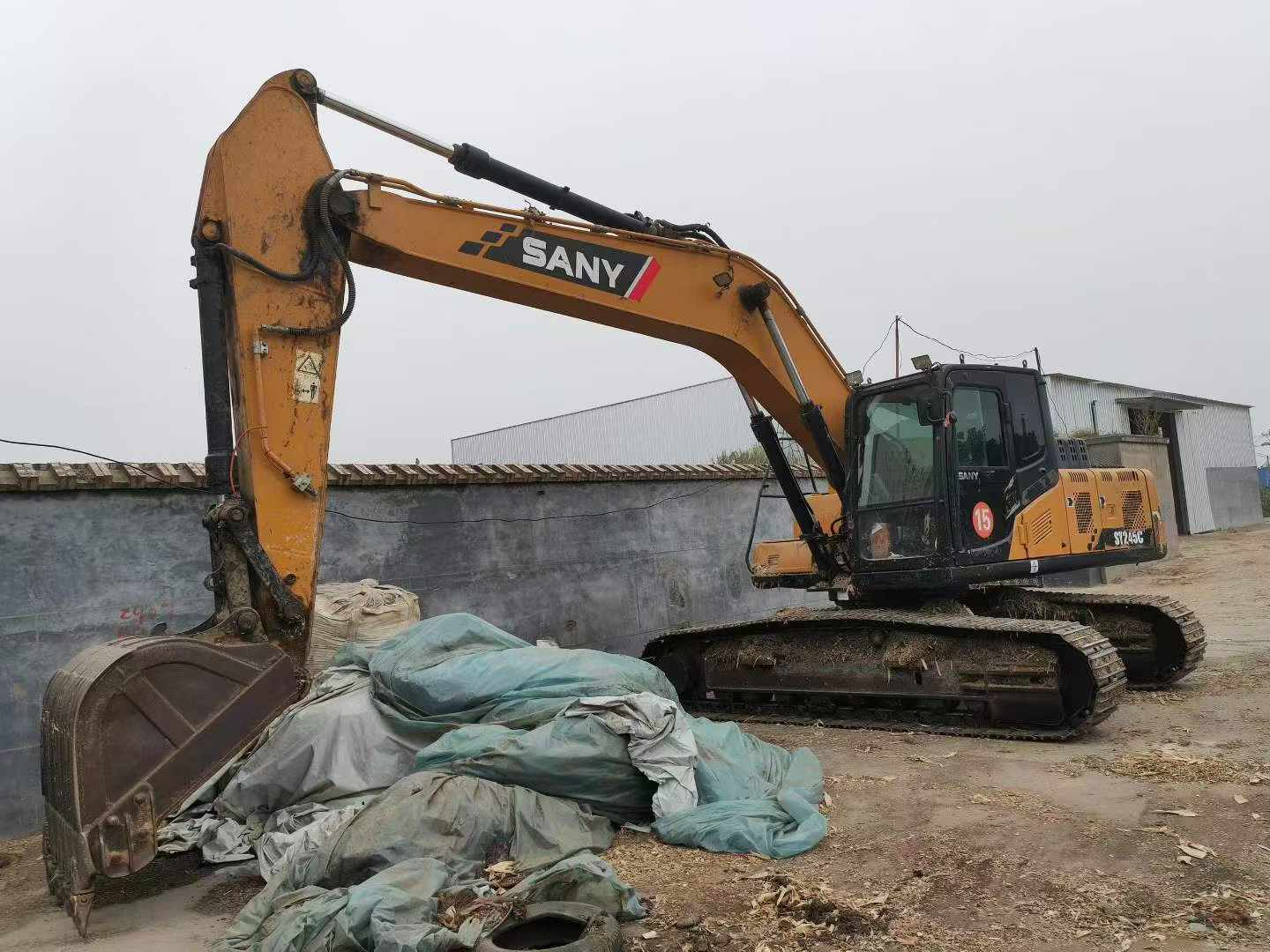 Buy Sany SY215C Used Excavator / 3 Buy Sany SY215C Used Excavator / 3