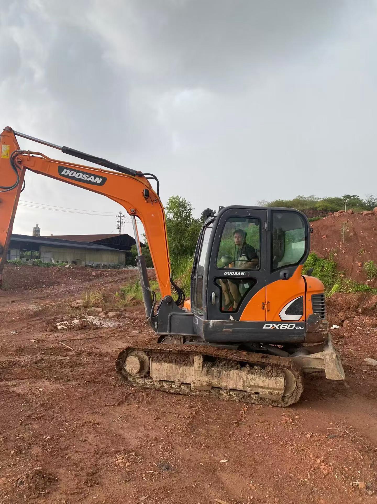 Buy Doosan DX55W Used Excavator / 1
