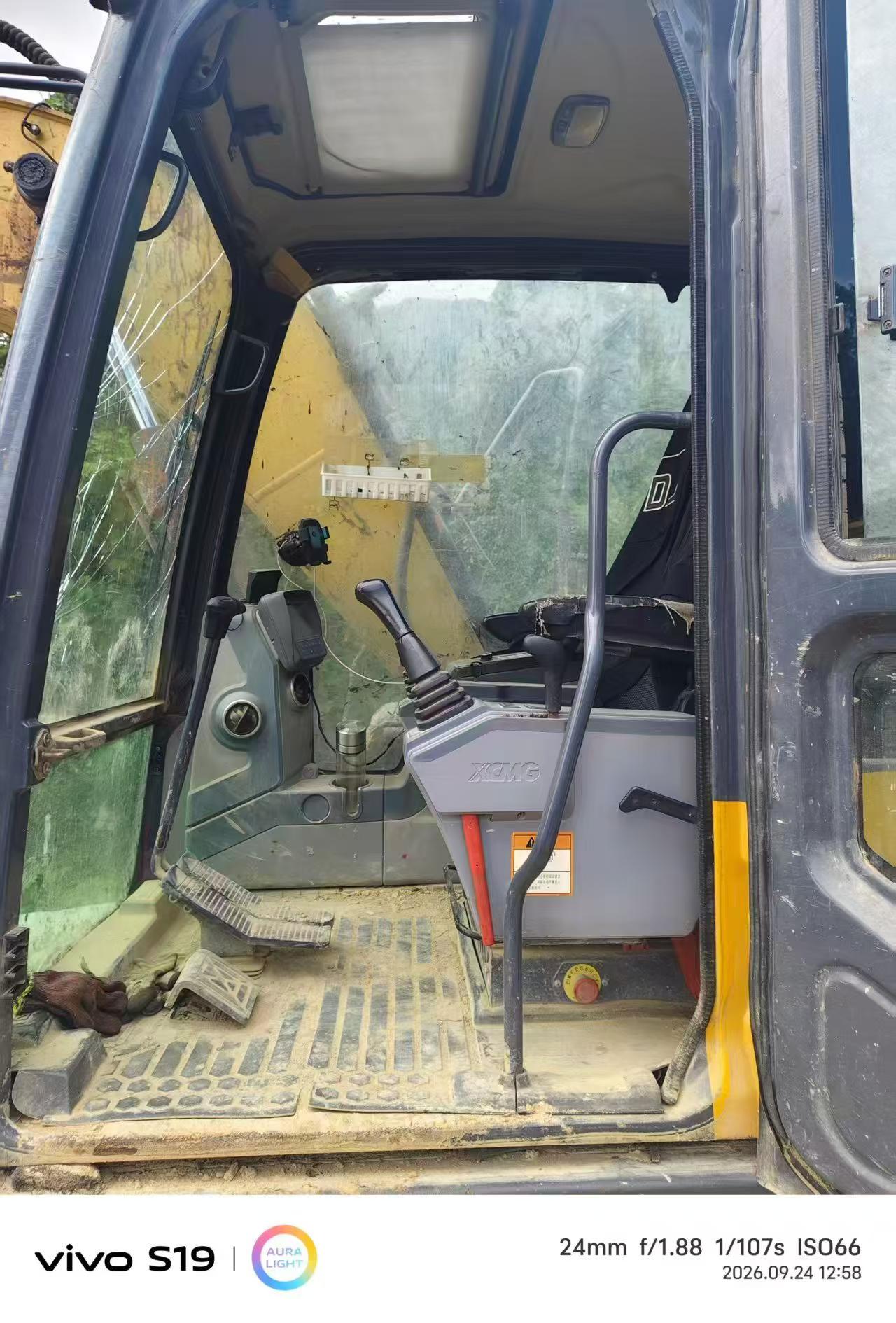 Buy XCMG XE135D Used Excavator / 2