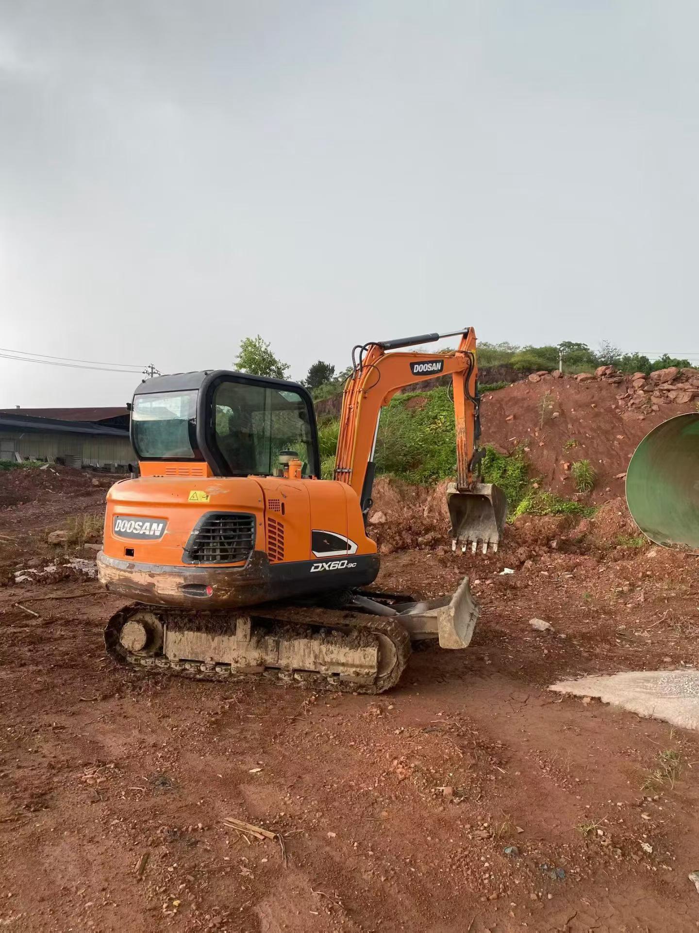 Buy Doosan DX55W Used Excavator / 3 Buy Doosan DX55W Used Excavator / 3