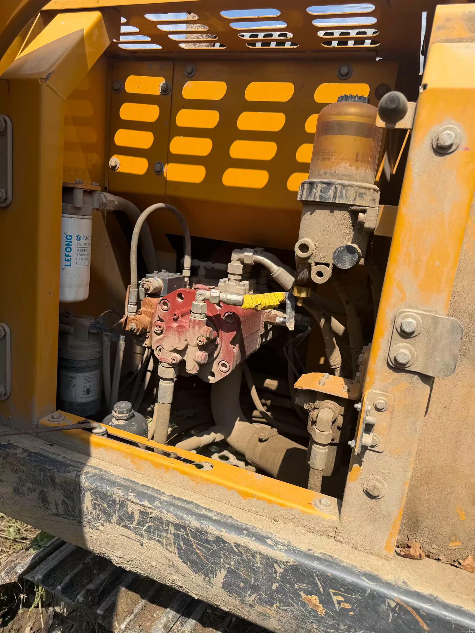 Buy XCMG XE135B Used Excavator / 4 Buy XCMG XE135B Used Excavator / 4
