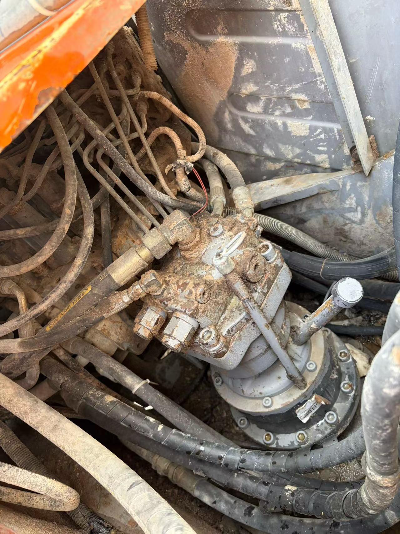 شراء حفارة Hitachi EX120-6 مستعملة / 6