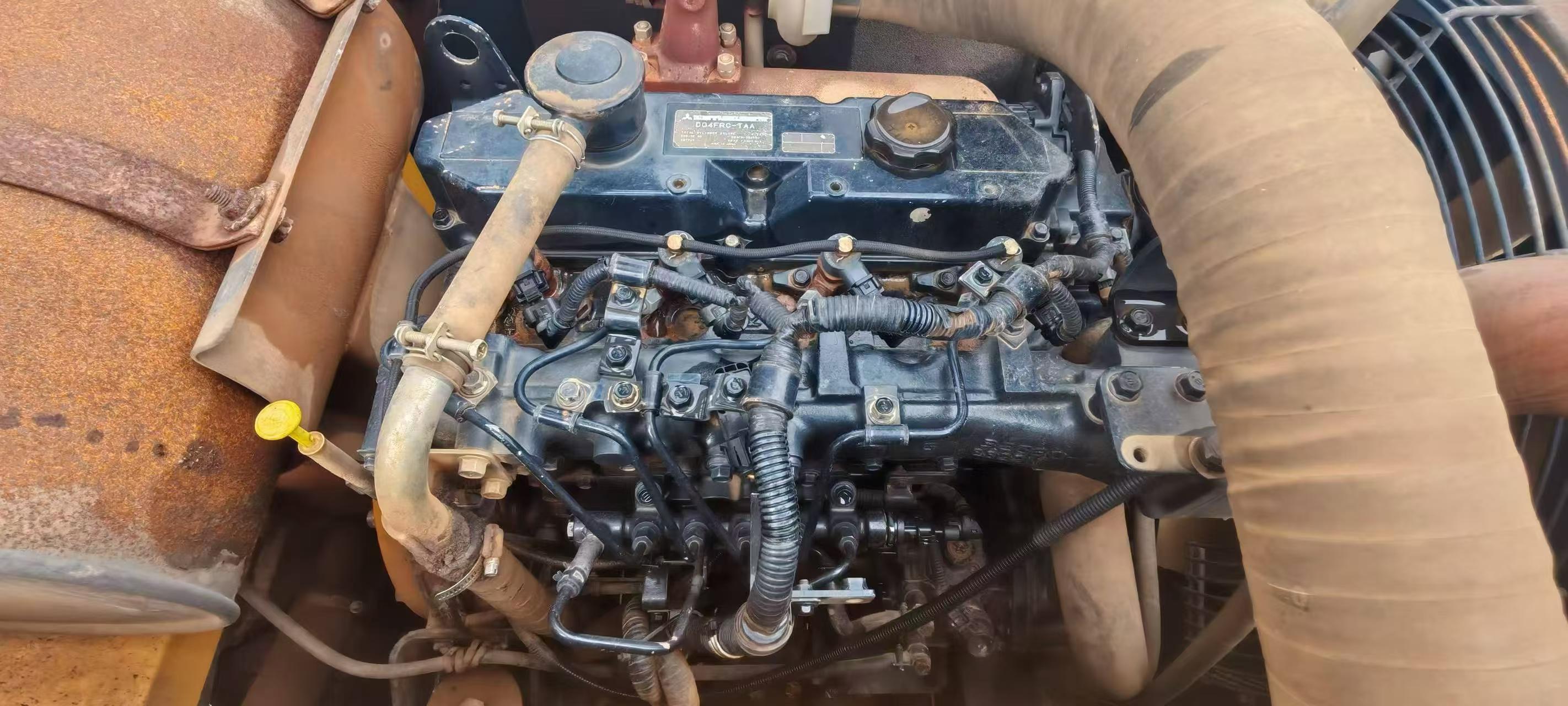 شراء حفارة Hyundai R130W مستعملة / 2