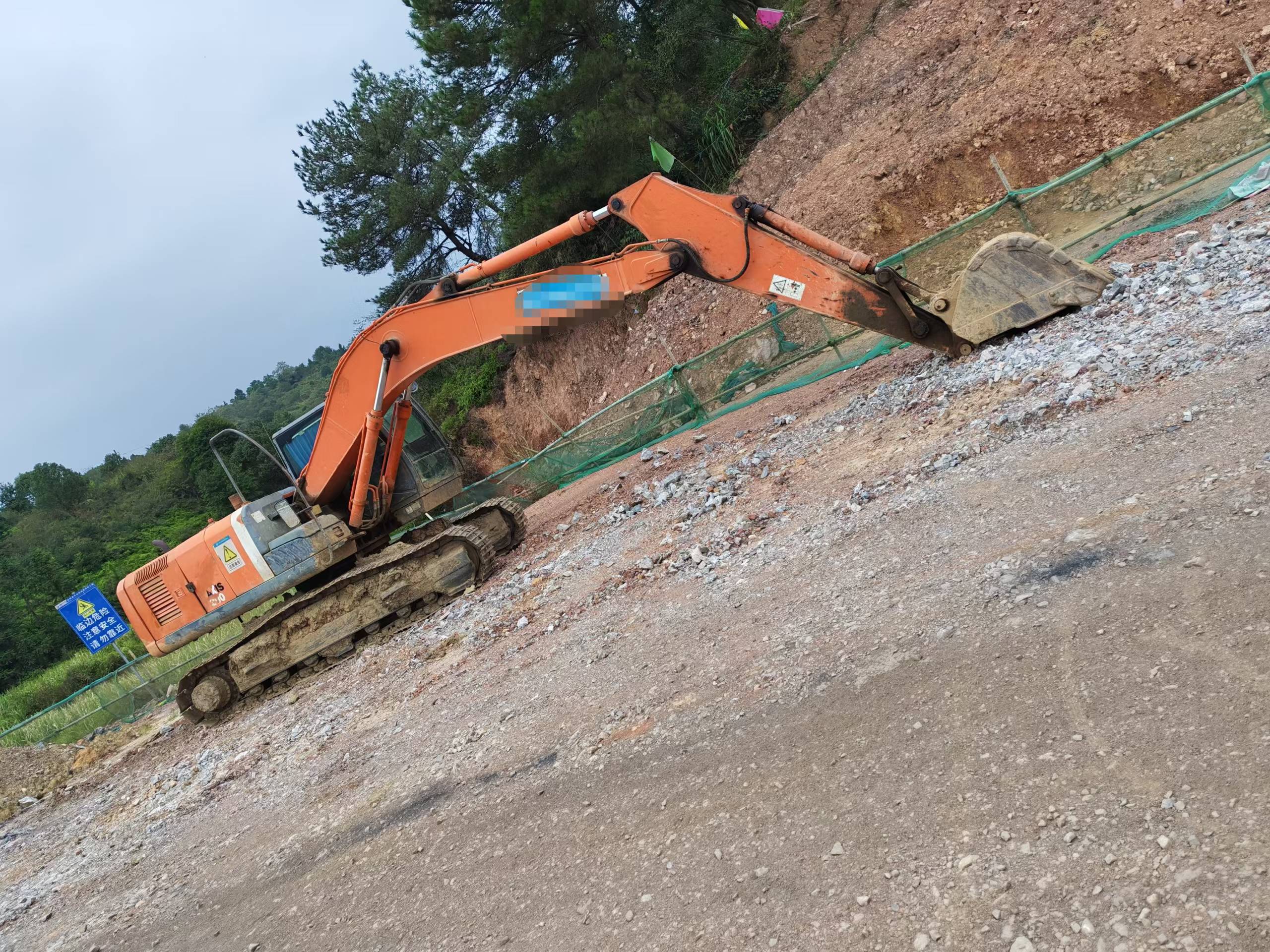 Buy Hitachi EX200-3 Used Excavator / 1