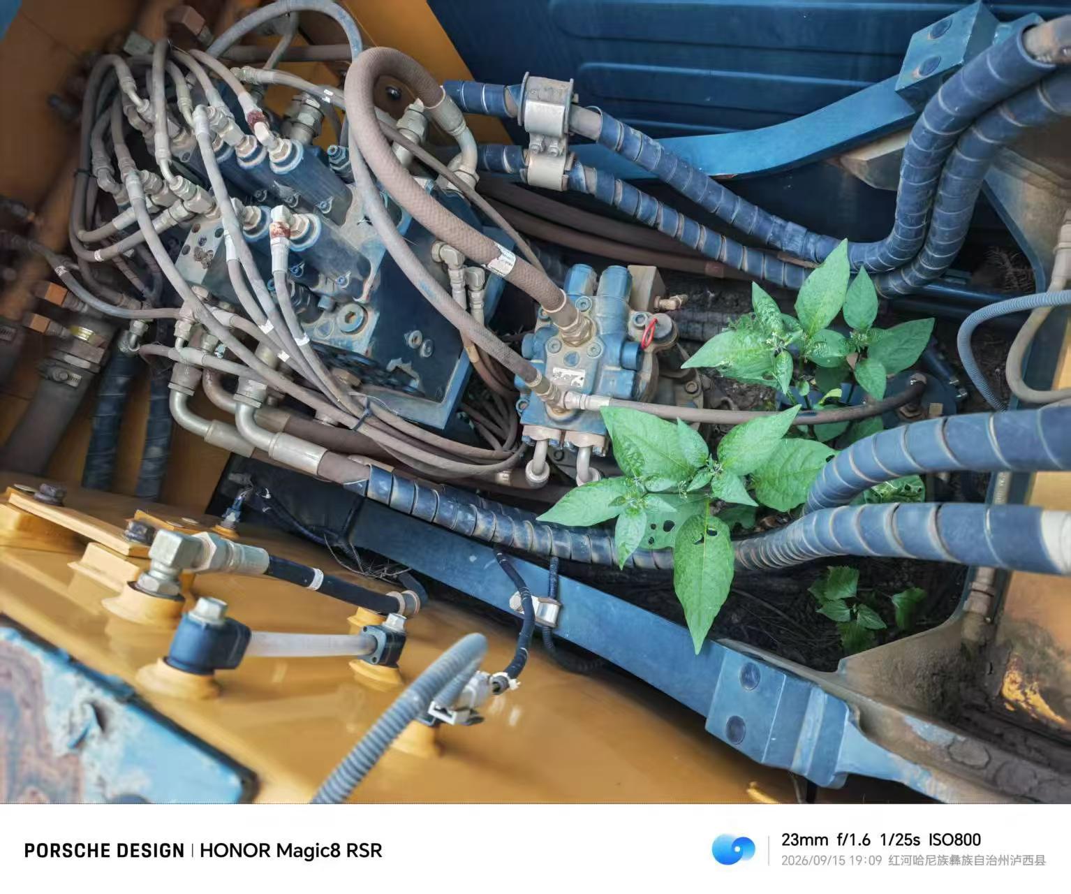 شراء حفارة Hyundai R130W مستعملة / 3