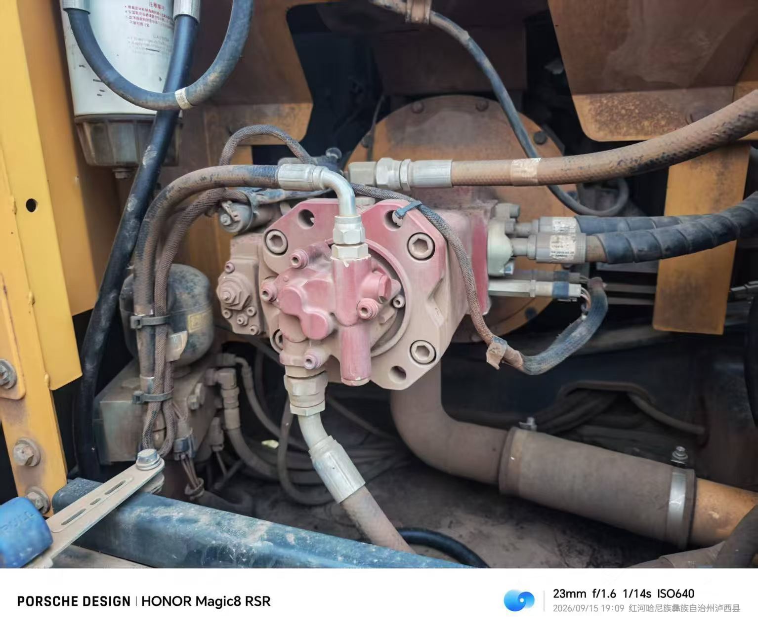 شراء حفارة Hyundai R130W مستعملة / 4