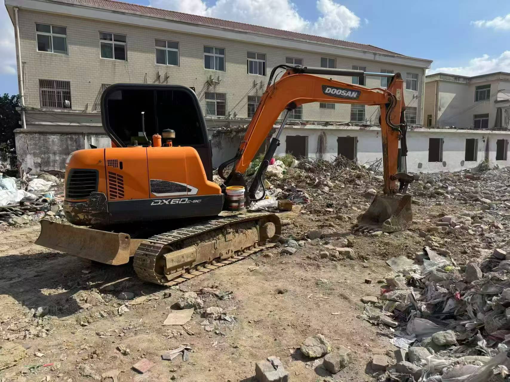 Buy Doosan DH60 Used Excavator / 8 Buy Doosan DH60 Used Excavator / 8