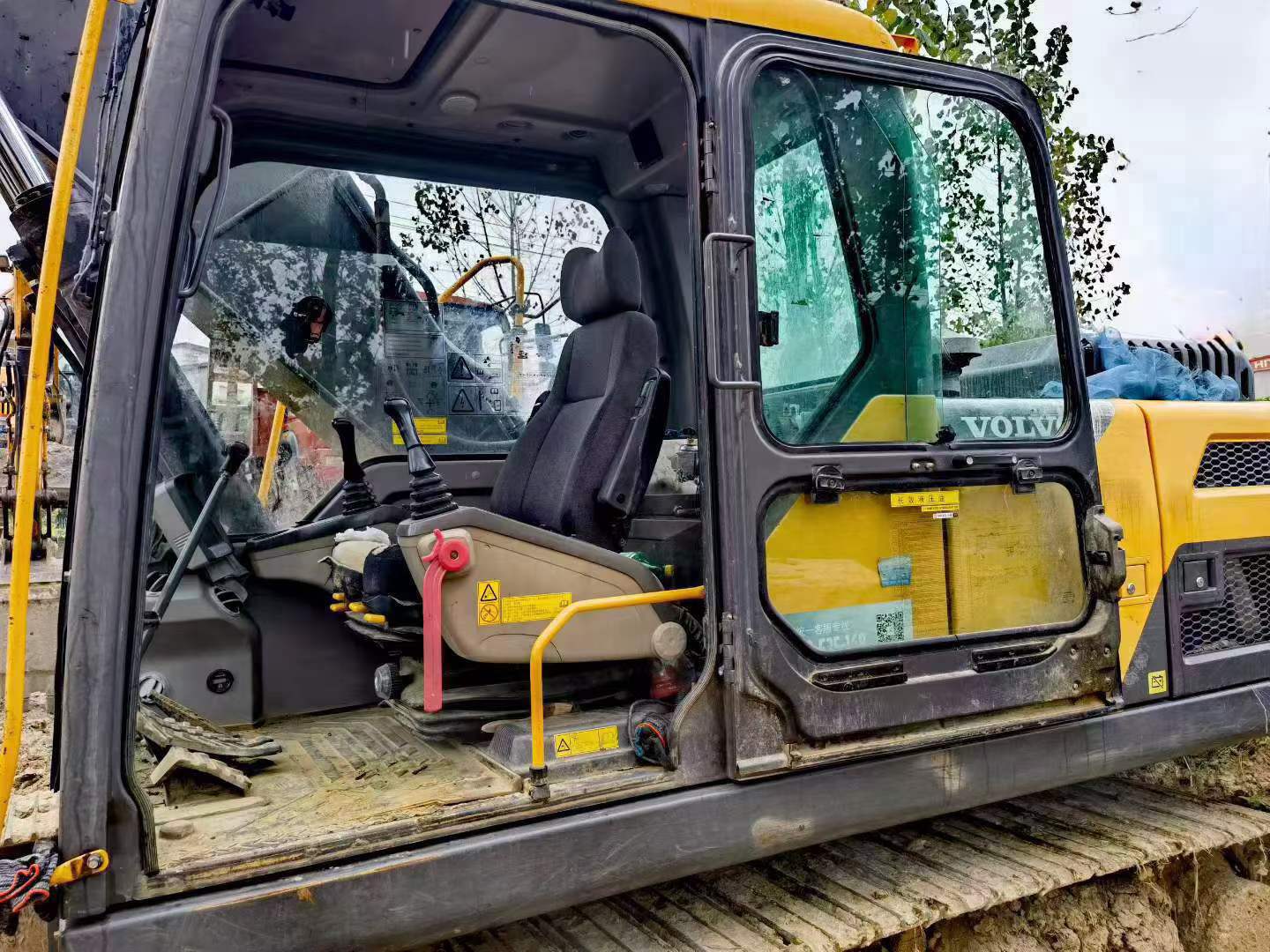 Buy Volvo EC200D Used Excavator / 9 Buy Volvo EC200D Used Excavator / 9