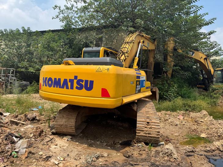 Buy Komatsu PC200-8 Used Excavator / 1