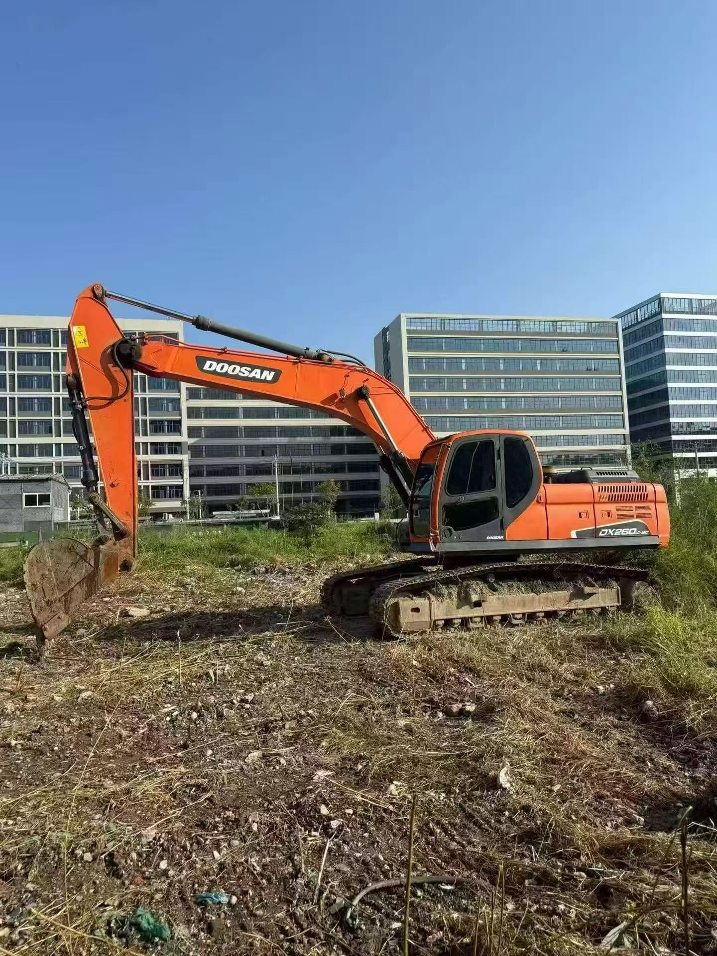 Buy Doosan DX260LC Used Excavator / 1