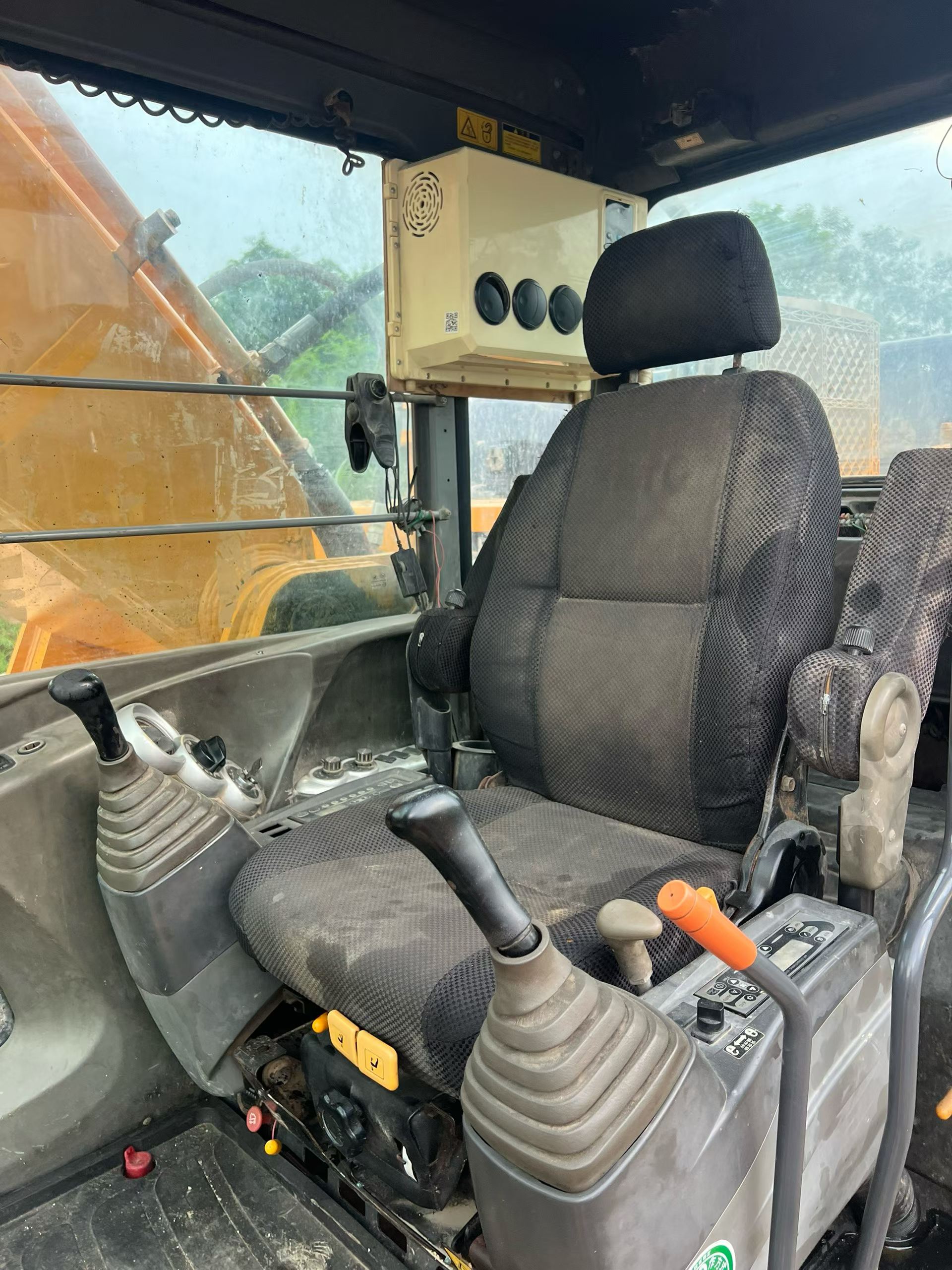Buy Kato HD1430R Used Excavator / 3 Buy Kato HD1430R Used Excavator / 3