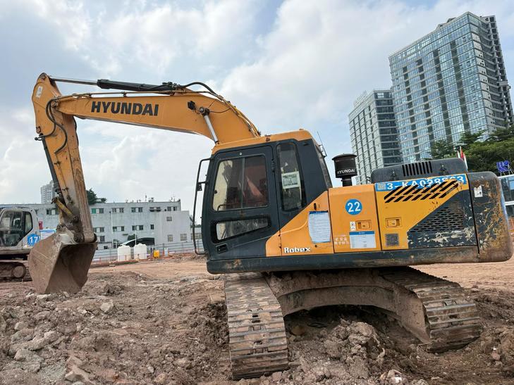 Buy Hyundai R215-7 Used Excavator / 1