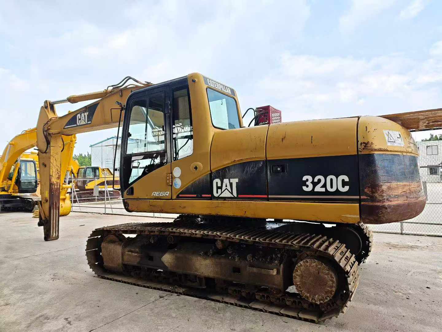 Buy Caterpillar 320C Used Excavator / 1