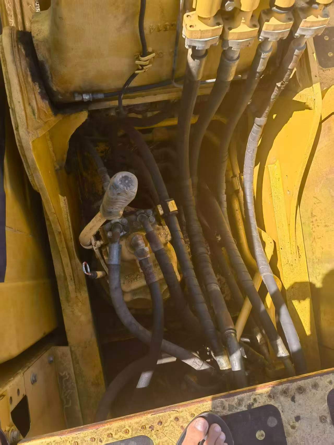 Buy Komatsu PC220-8 Used Excavator / 2 Buy Komatsu PC220-8 Used Excavator / 2