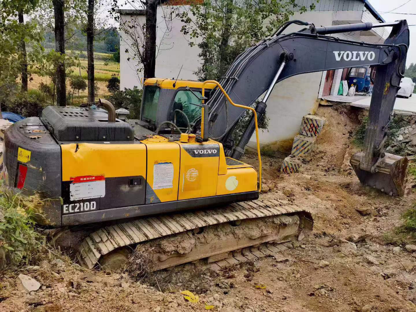 Buy Volvo EC200D Used Excavator / 3 Buy Volvo EC200D Used Excavator / 3