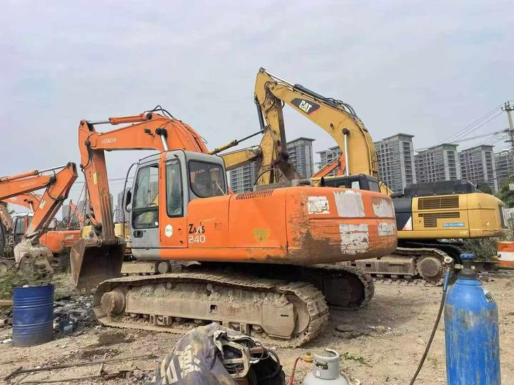 Buy Hitachi EX230-6 Used Excavator / 1