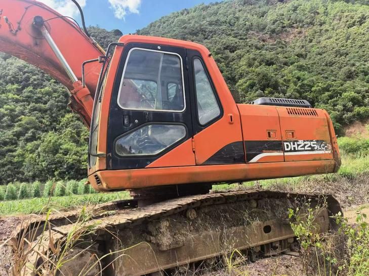 Buy Doosan DH225-7 Used Excavator / 1