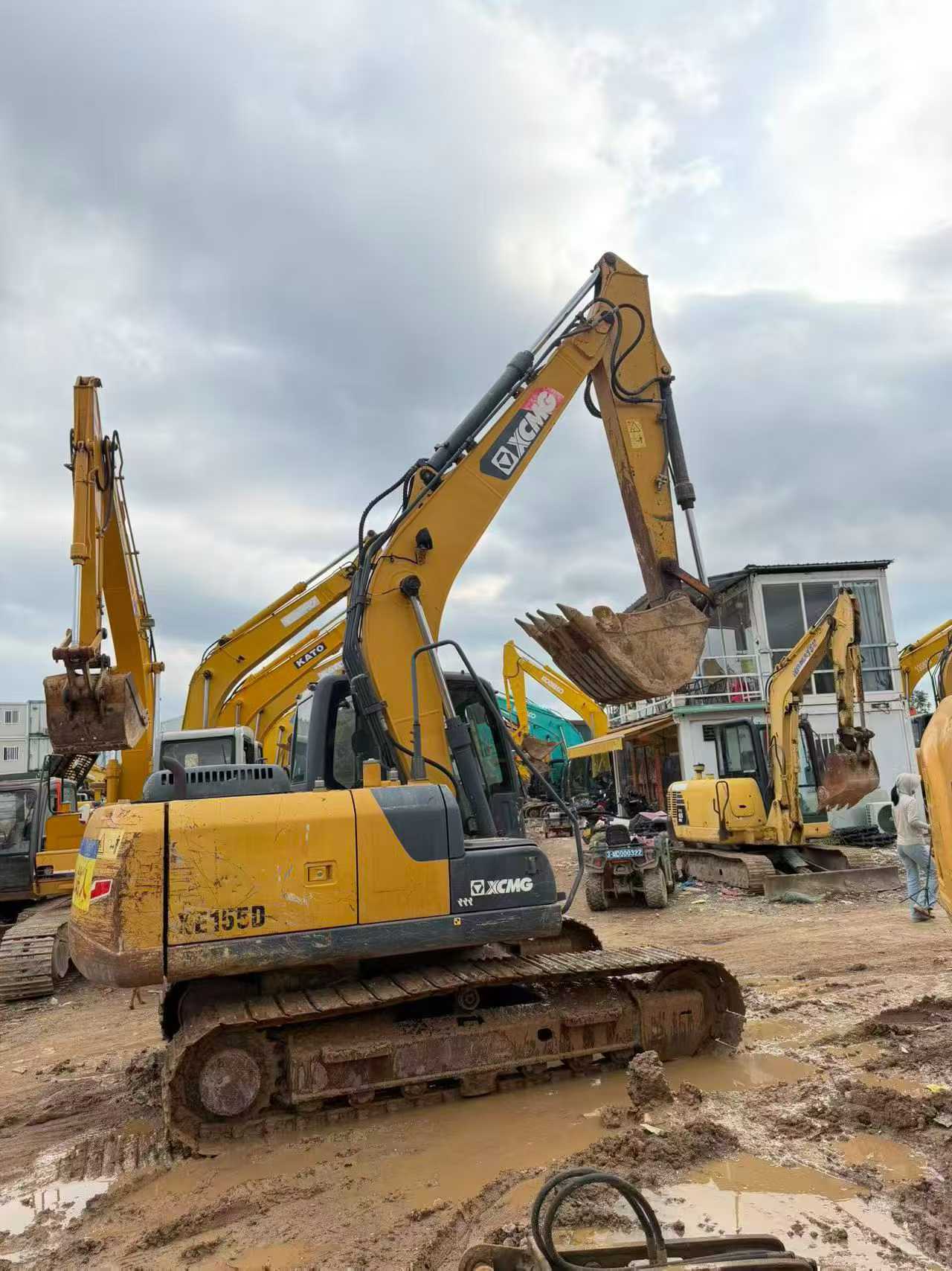 Buy XCMG XE135B Used Excavator / 3 Buy XCMG XE135B Used Excavator / 3