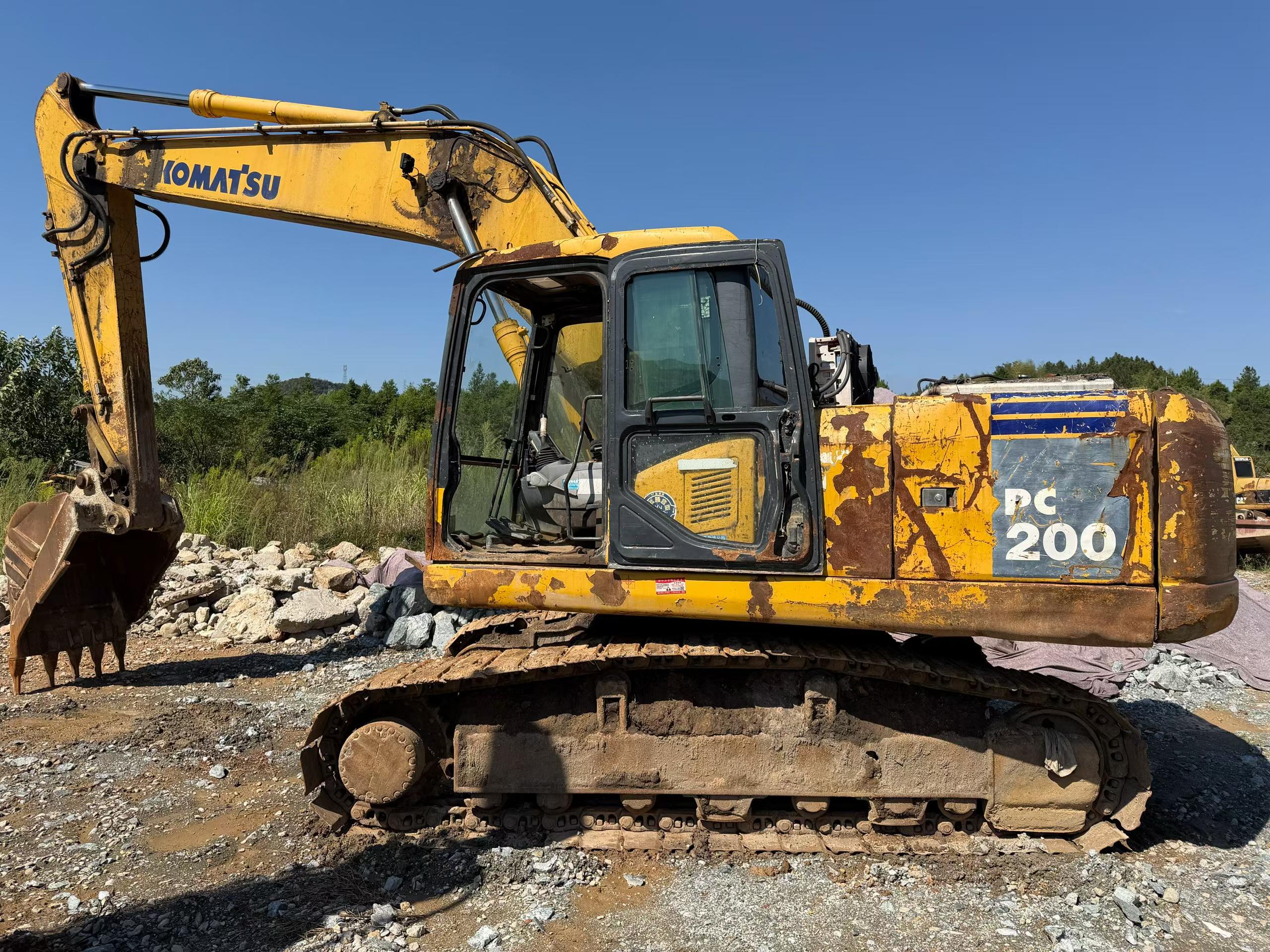 Buy Komatsu PC200-7 Used Excavator / 1