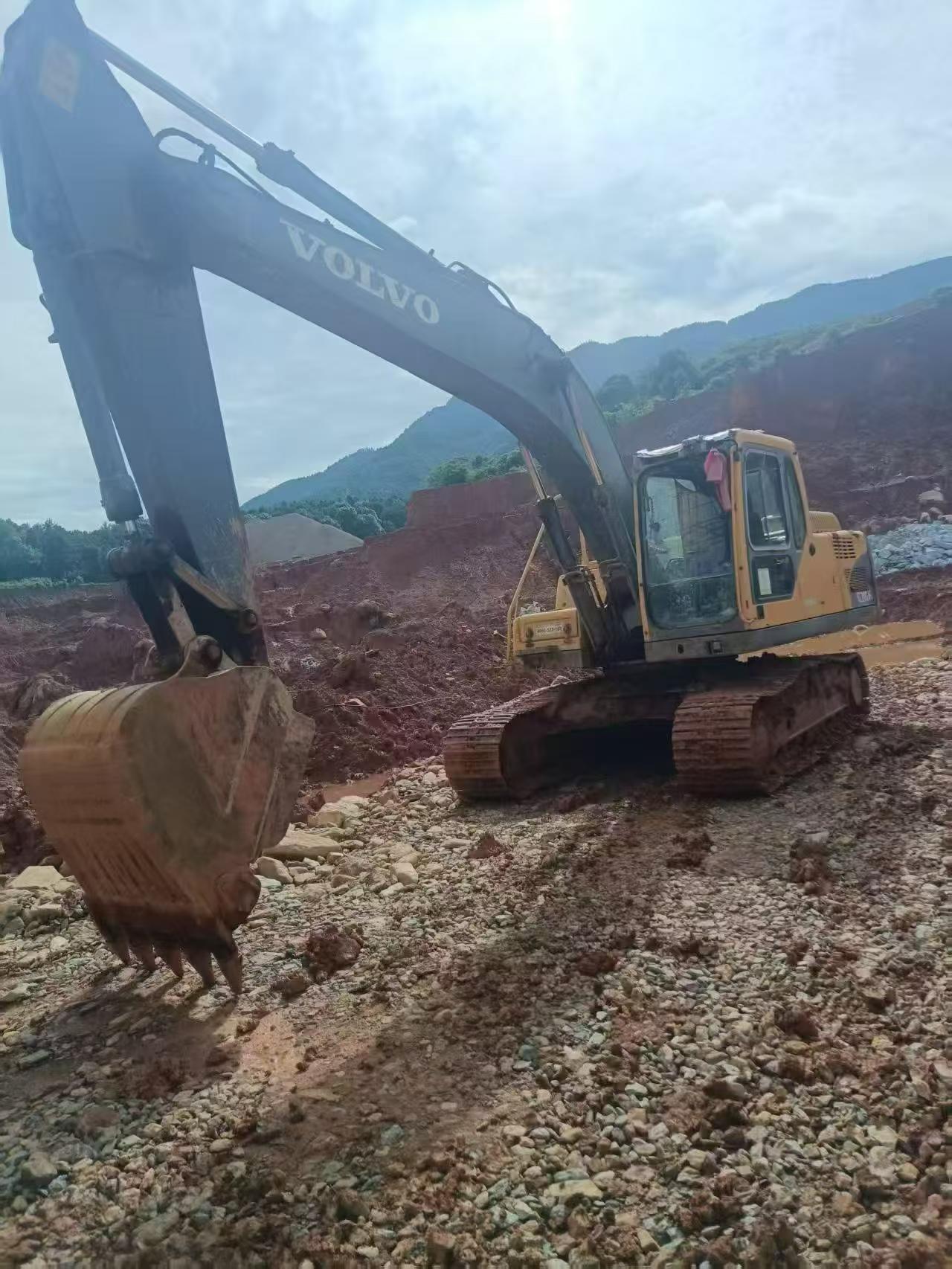 Buy Volvo EC200 Used Excavator / 9
