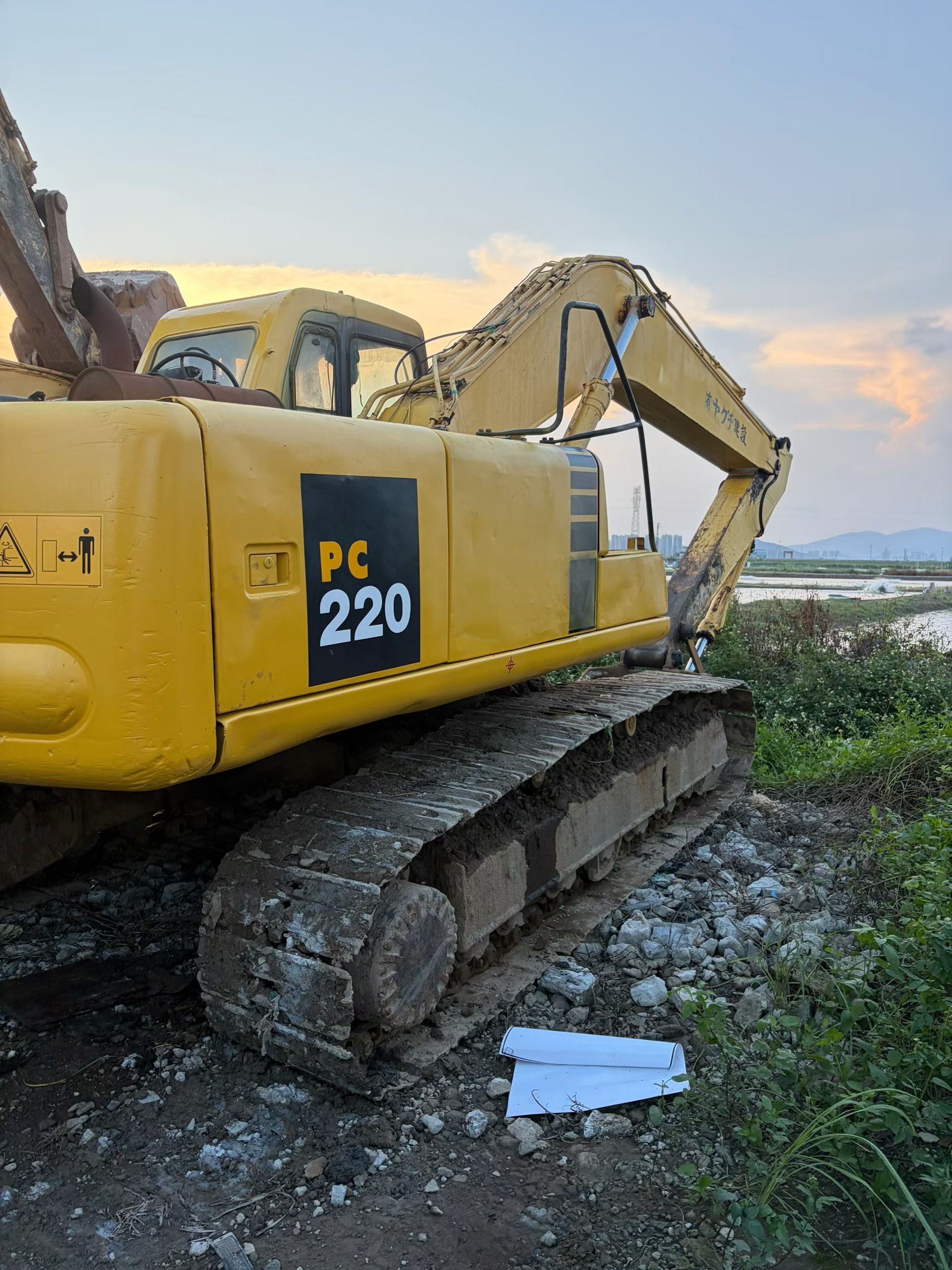 Buy Komatsu PC200-7 Used Excavator / 2 Buy Komatsu PC200-7 Used Excavator / 2