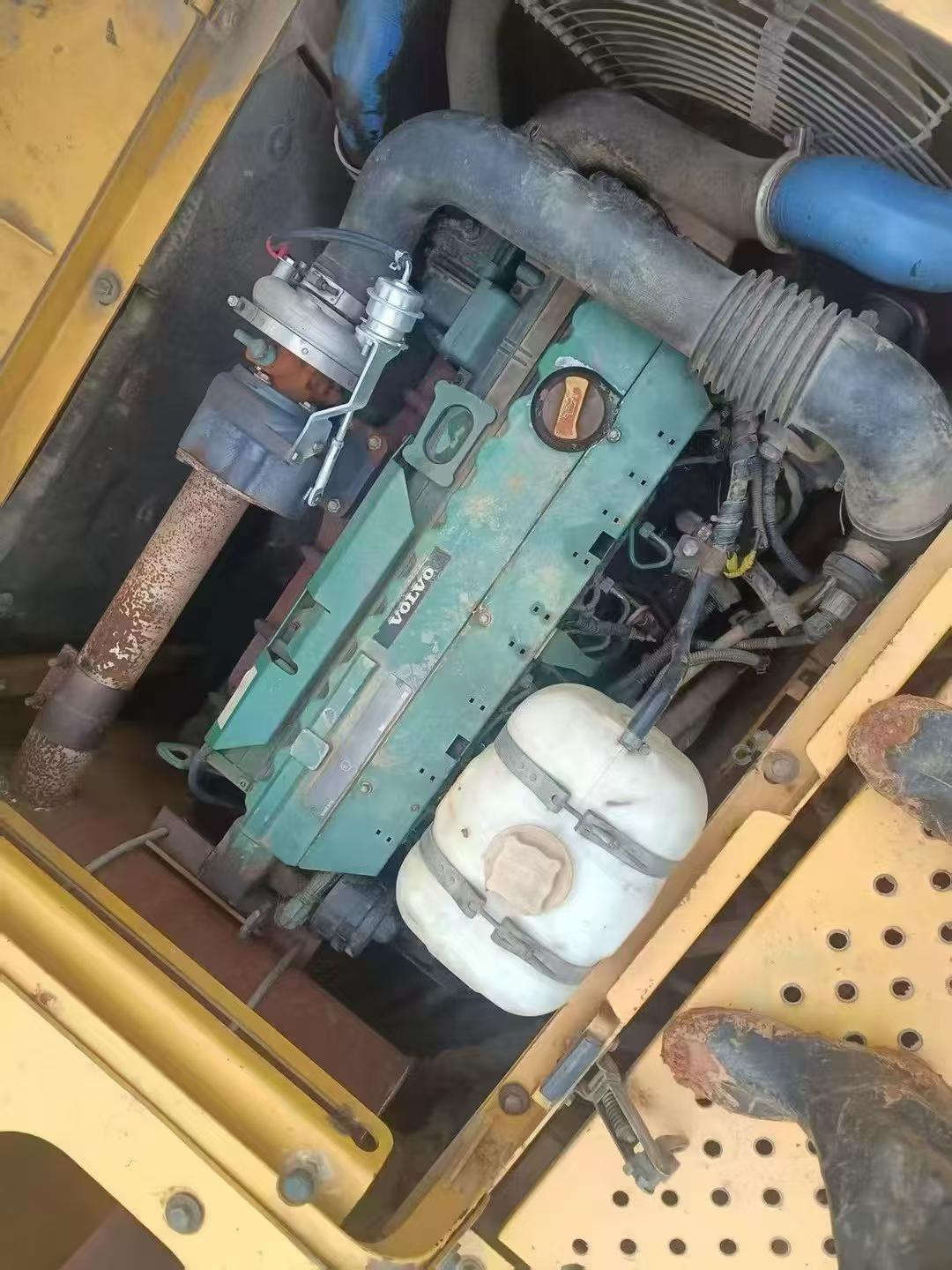 Buy Volvo EC200 Used Excavator / 3
