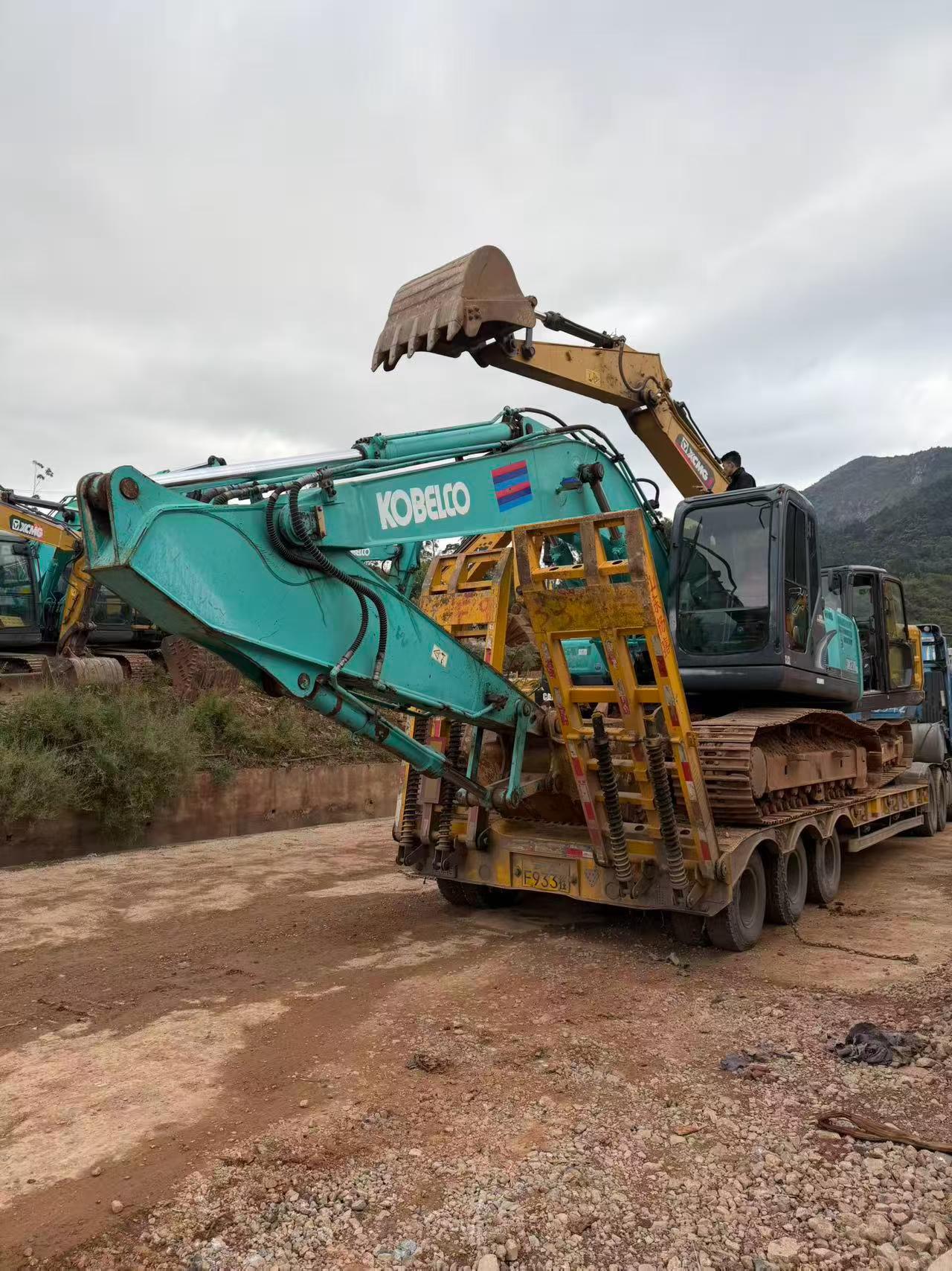 Buy Kobelco SK210 Used Excavator / 1