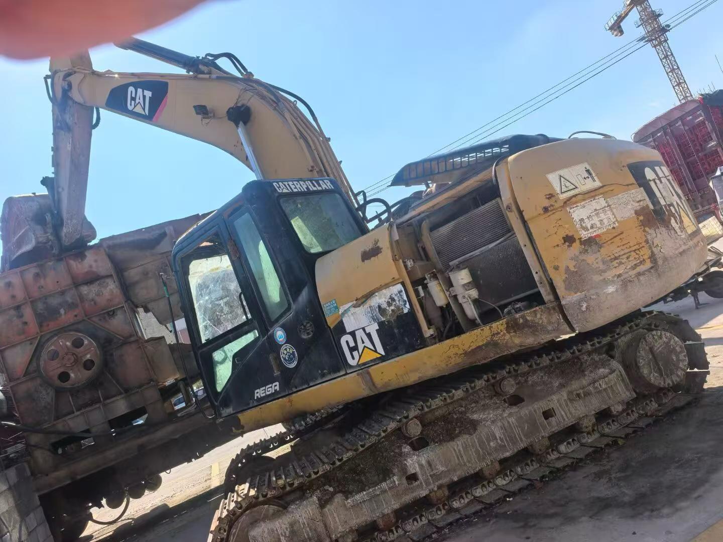 Buy Caterpillar 320D Used Excavator / 1