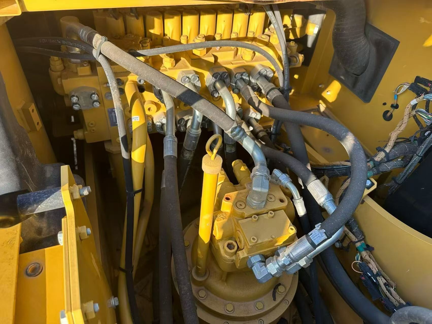 Buy Caterpillar 323 Used Excavator / 5 Buy Caterpillar 323 Used Excavator / 5