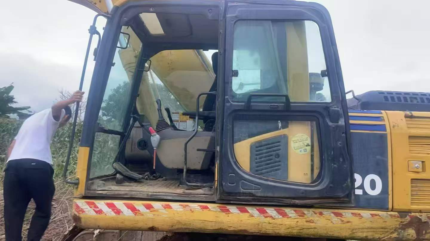 Buy Komatsu PC220-8 Used Excavator / 7 Buy Komatsu PC220-8 Used Excavator / 7