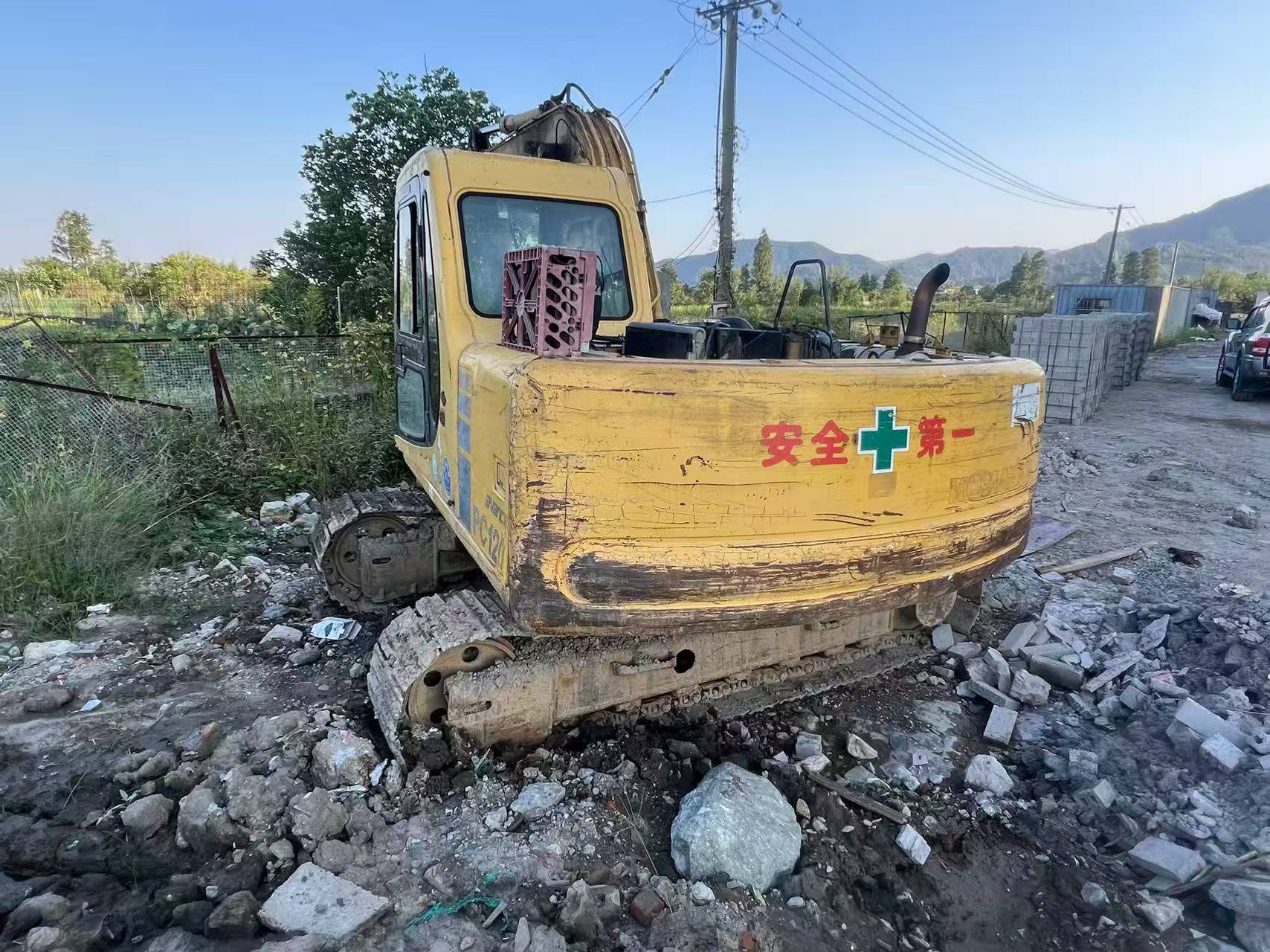 Buy Komatsu PC120-6 Used Excavator / 2 Buy Komatsu PC120-6 Used Excavator / 2