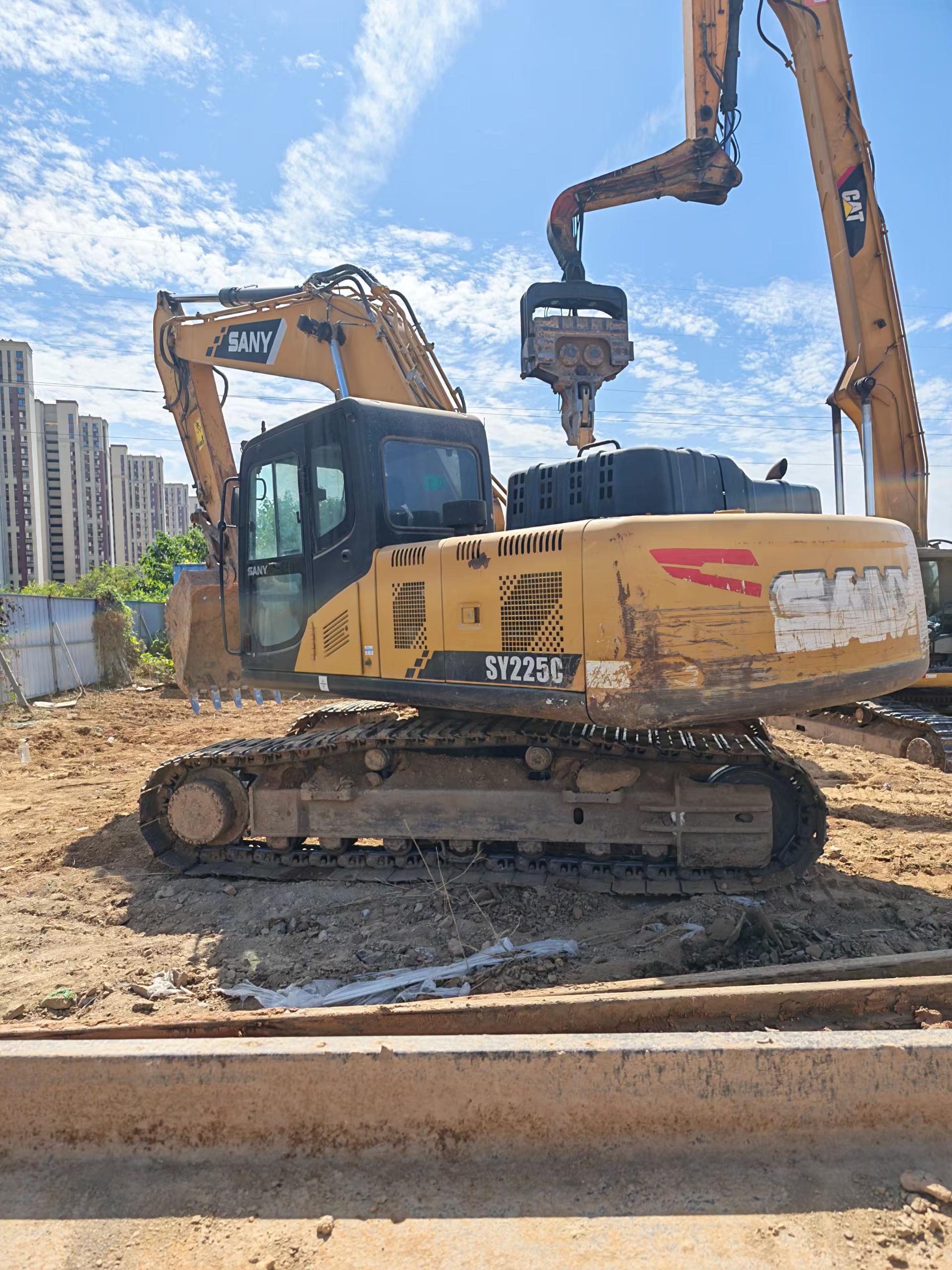 Buy Sany SY200C Used Excavator / 2 Buy Sany SY200C Used Excavator / 2
