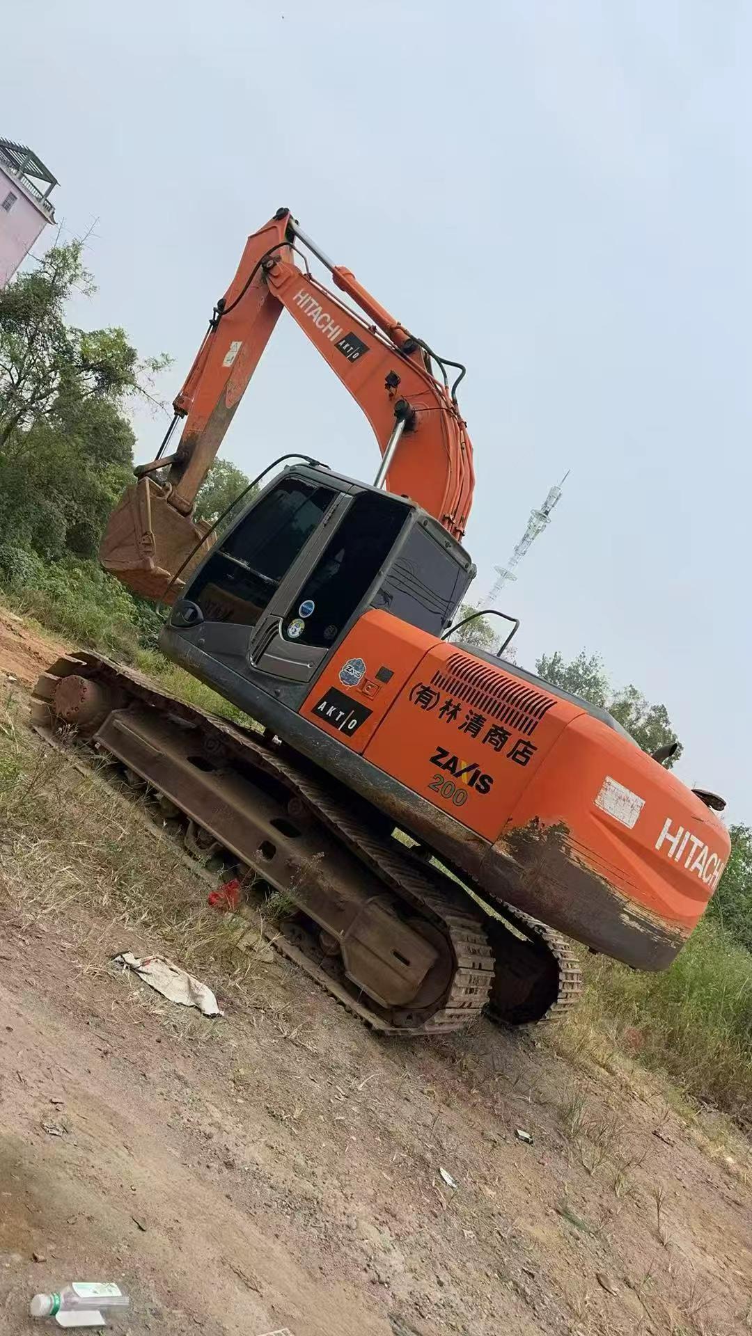Buy Hitachi Used Excavator / 2