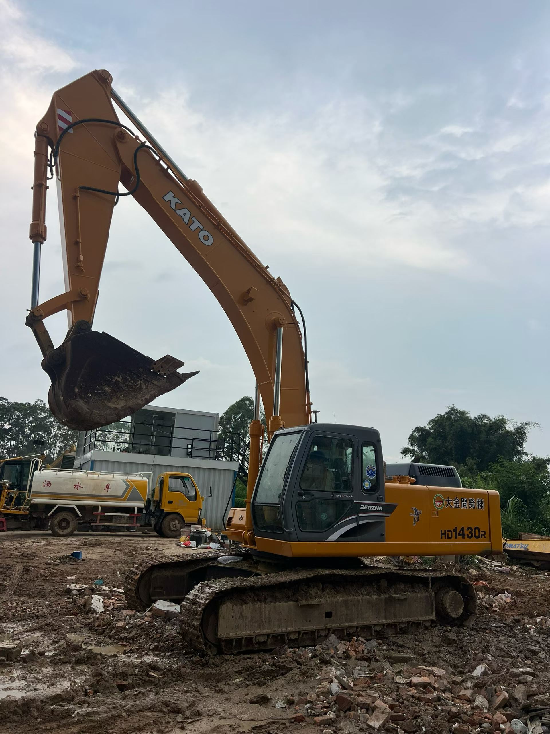 Buy Kato HD1430R Used Excavator / 2 Buy Kato HD1430R Used Excavator / 2