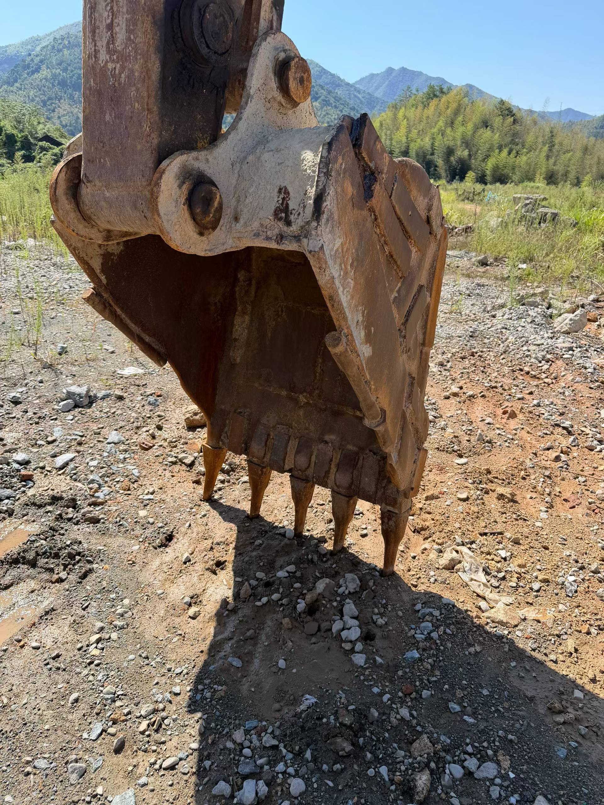 Buy Komatsu PC200-7 Used Excavator / 4 Buy Komatsu PC200-7 Used Excavator / 4