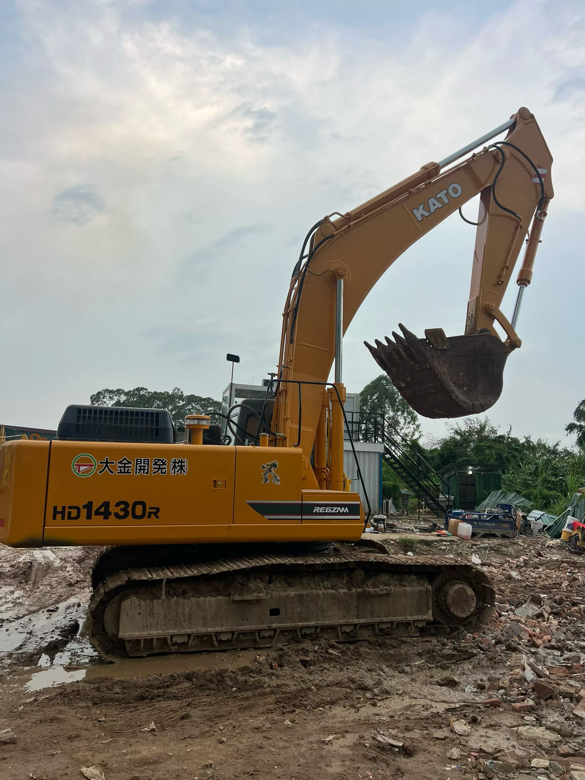 Buy Kato HD1430R Used Excavator / 1