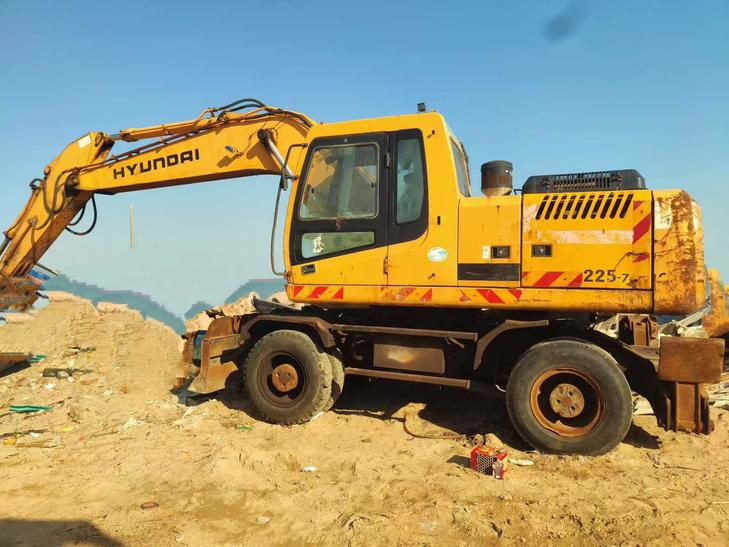 Buy Hyundai R210-7 Used Excavator / 1