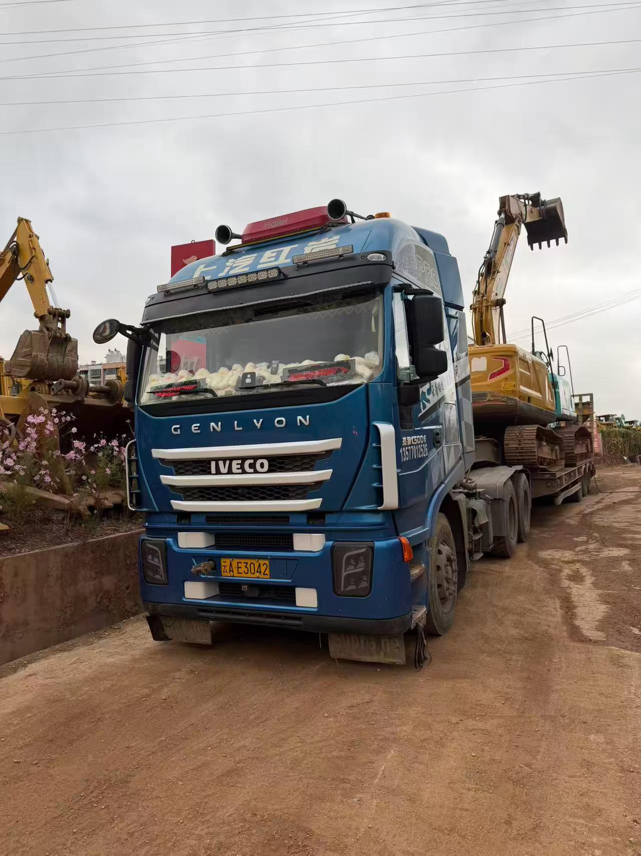 Buy Kobelco SK210 Used Excavator / 2 Buy Kobelco SK210 Used Excavator / 2