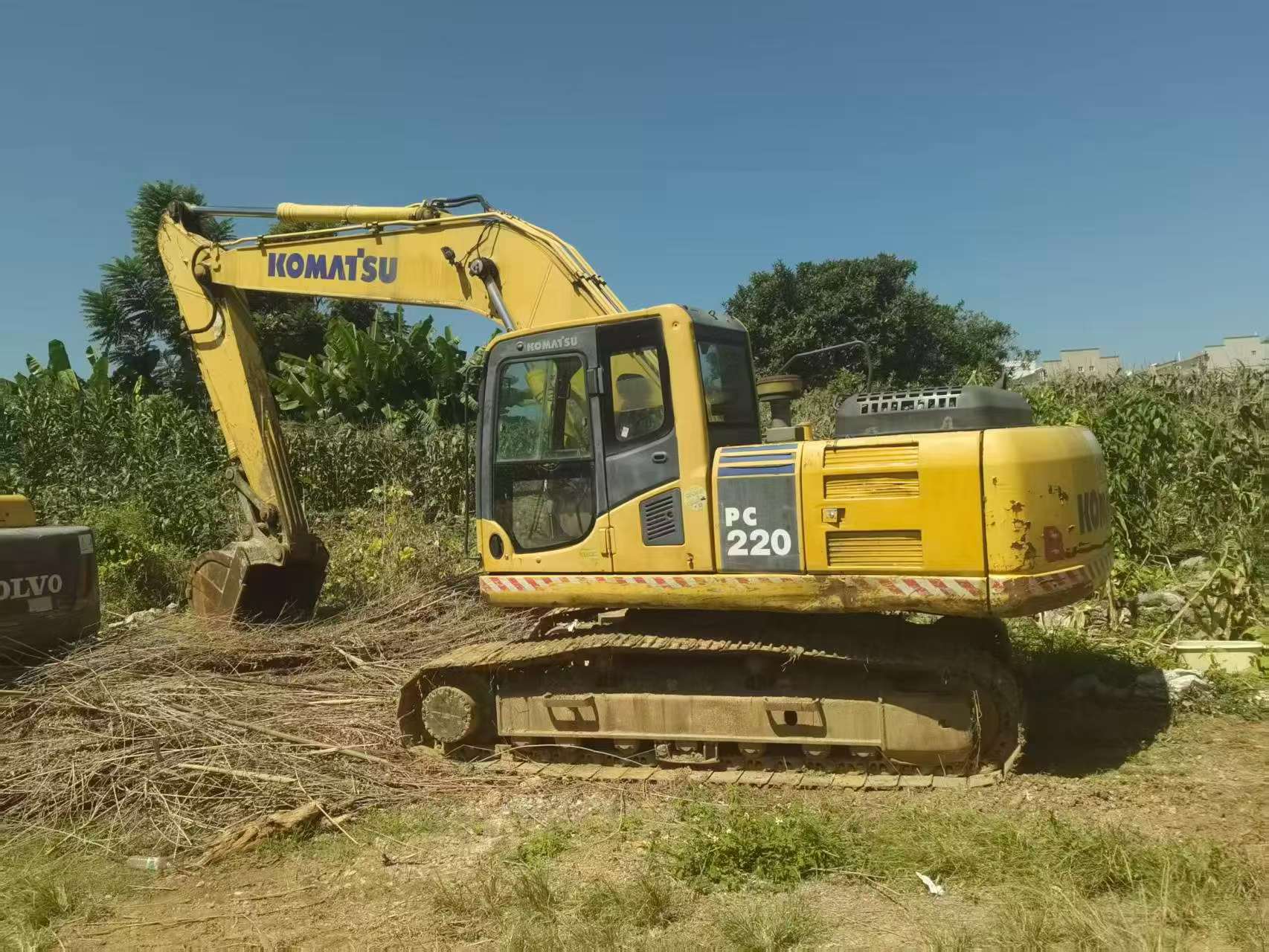 Buy Komatsu PC220-8 Used Excavator / 1