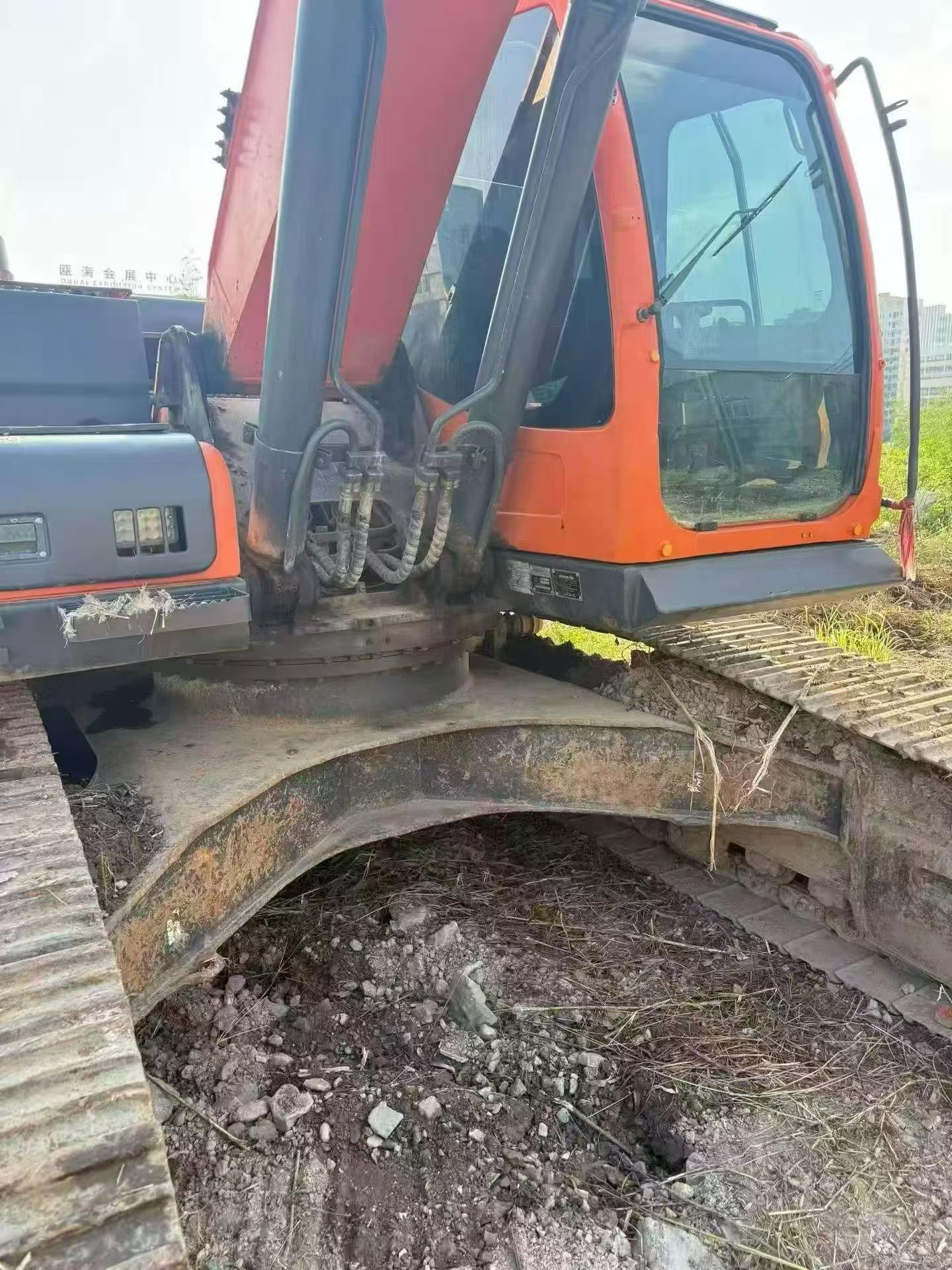 Buy Doosan DX260LC Used Excavator / 3 Buy Doosan DX260LC Used Excavator / 3