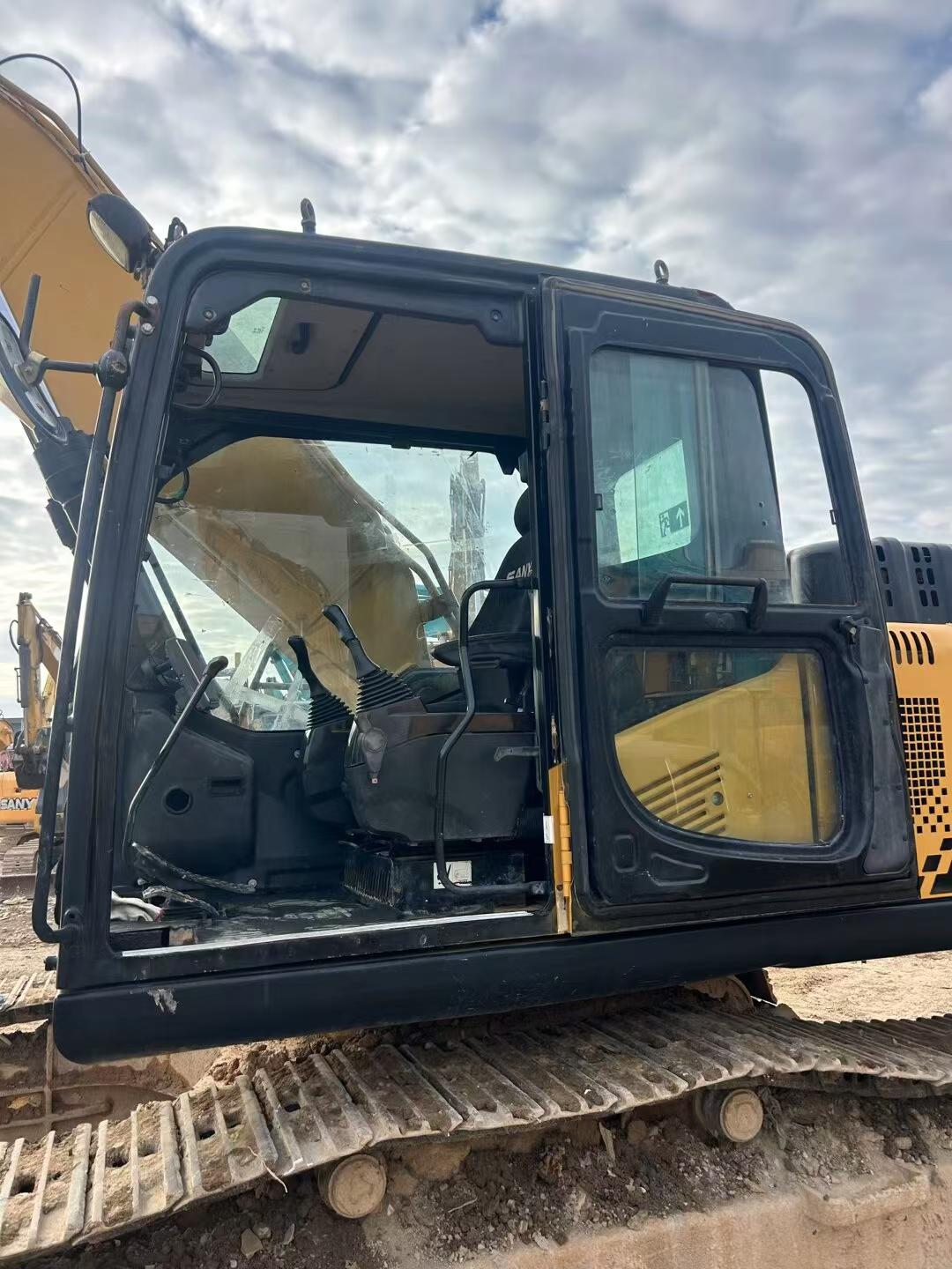 Buy Sany SY200C Used Excavator / 3 Buy Sany SY200C Used Excavator / 3