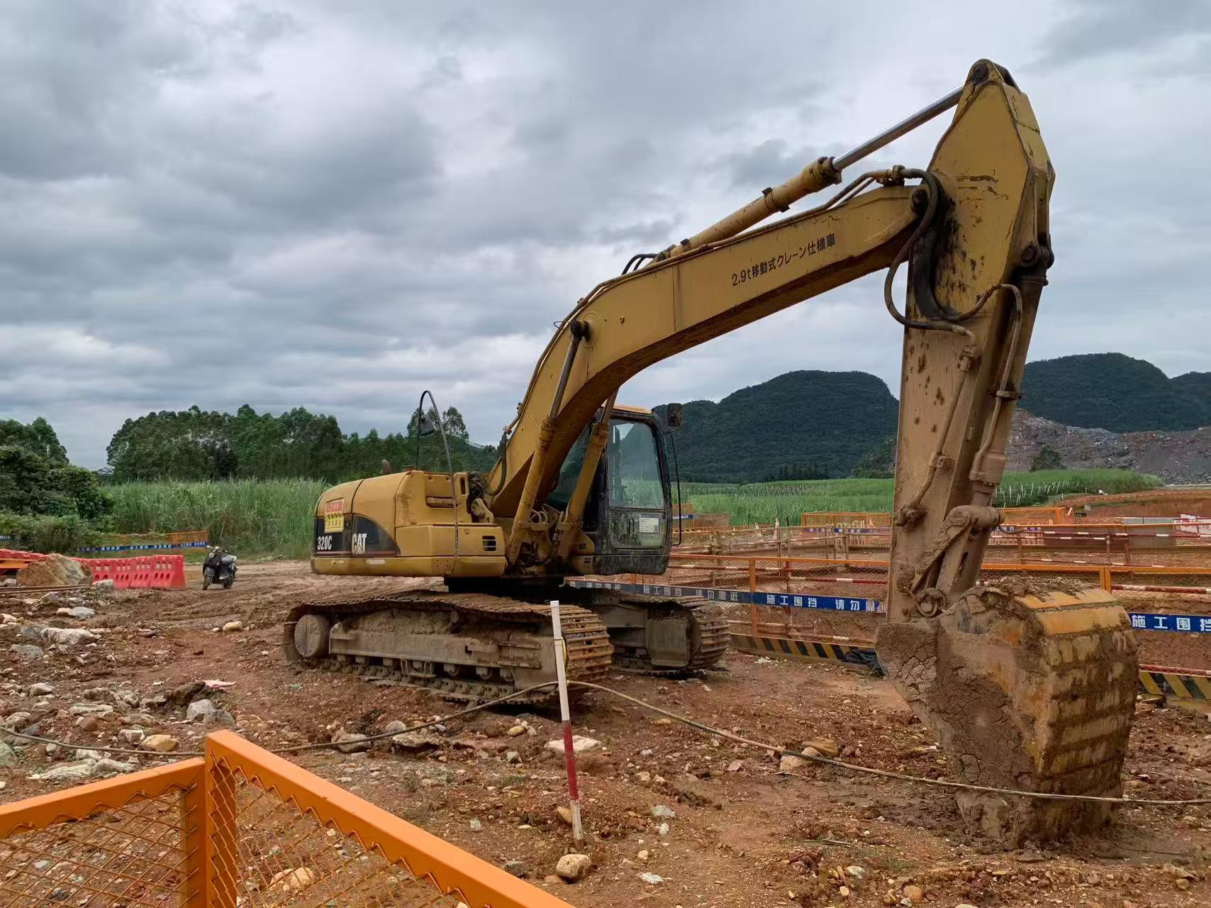 Buy Caterpillar 320C Used Excavator / 1