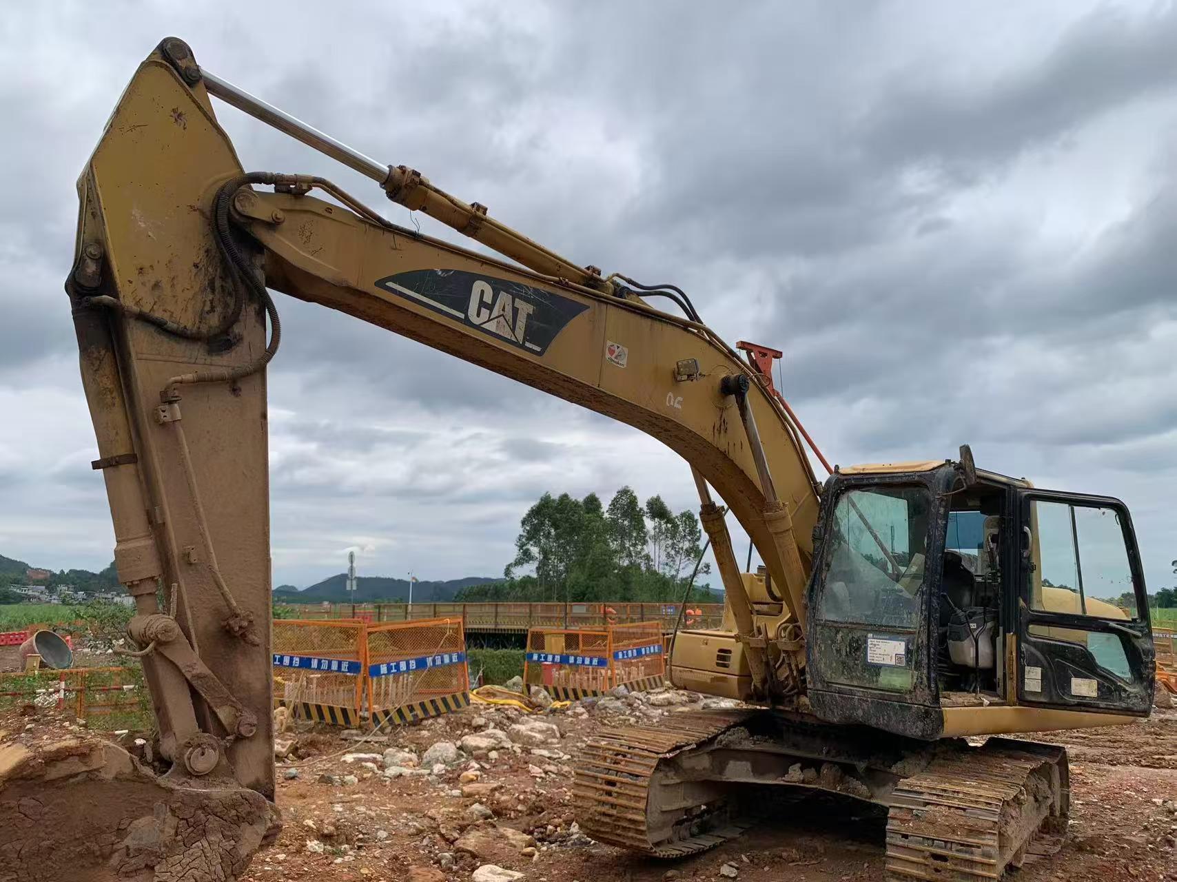 Buy Caterpillar 320C Used Excavator / 4 Buy Caterpillar 320C Used Excavator / 4