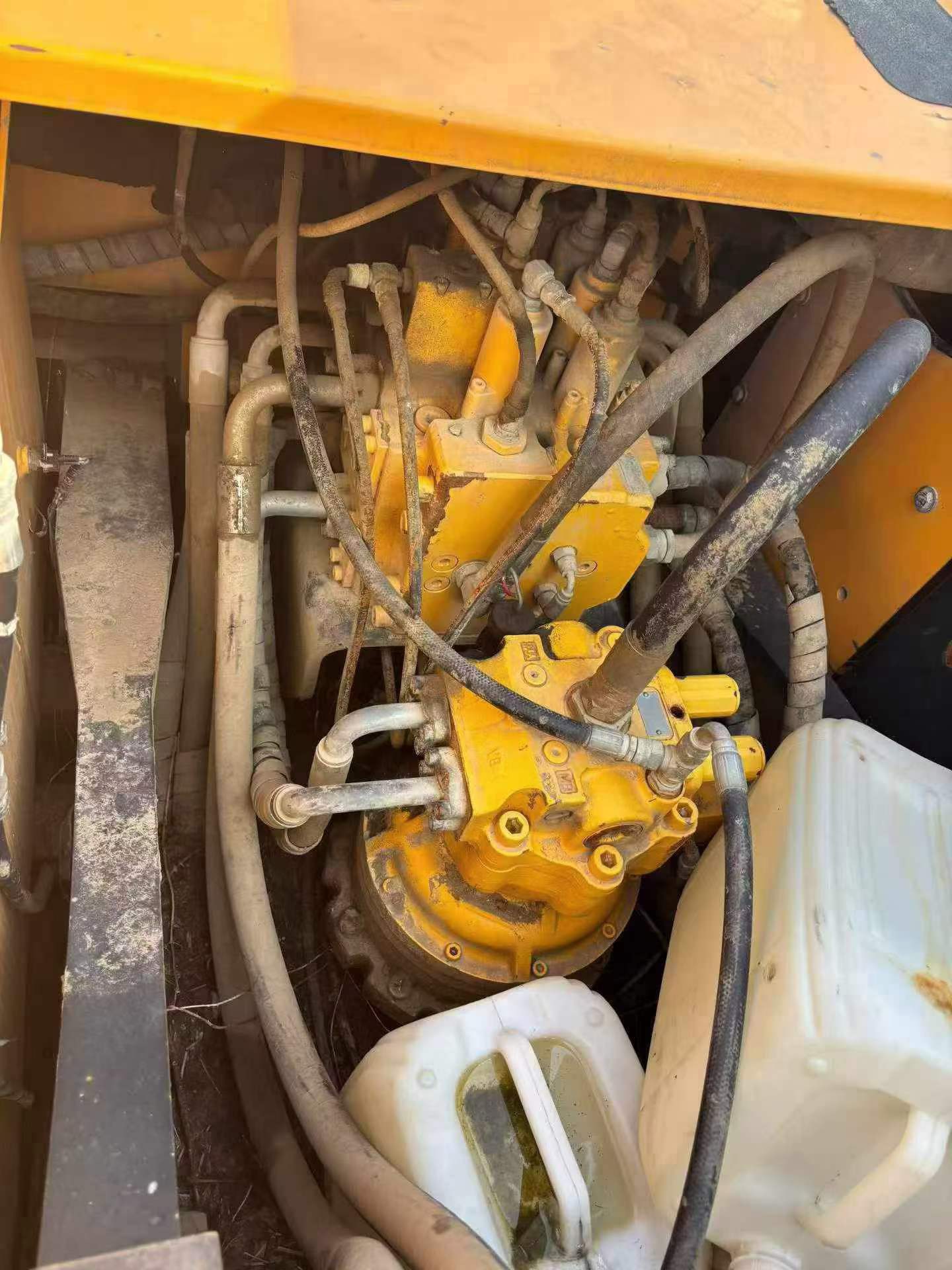 Buy Hyundai R215VS Used Excavator / 6 Buy Hyundai R215VS Used Excavator / 6